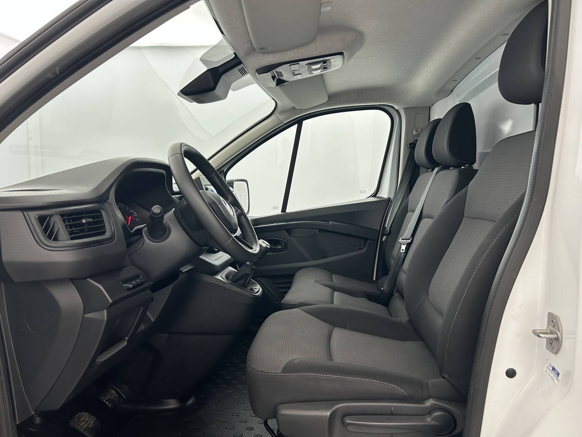 Vente en ligne Renault Trafic 3 Fourgon TRAFIC FGN L2H1 3000 KG BLUE DCI 130 au prix de 23 490 €