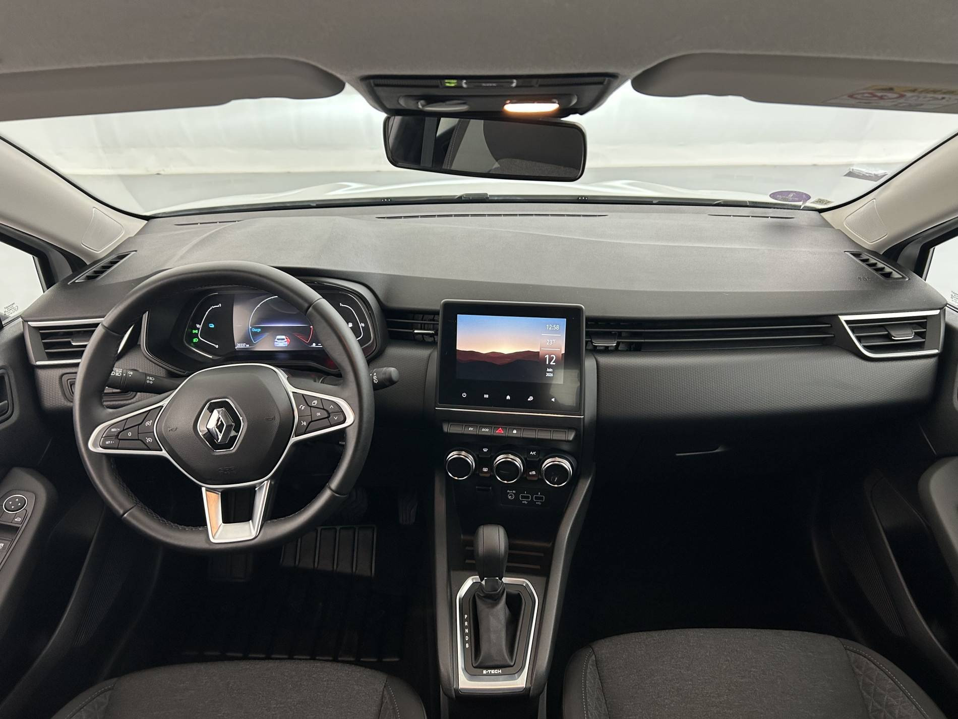 Vente en ligne Renault Clio 5 Clio E-Tech 140 - 21N au prix de 16 590 €