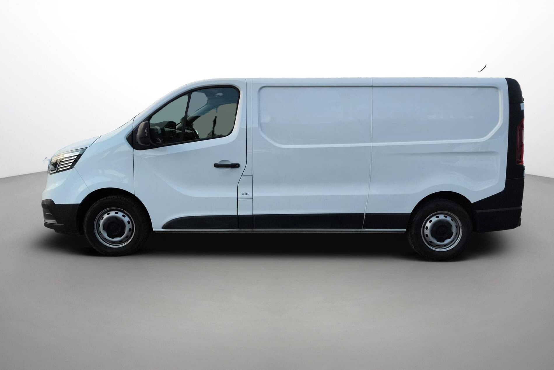 Vente en ligne Renault Trafic 3 Fourgon TRAFIC FGN L2H1 3000 KG BLUE DCI 130 au prix de 23 990 €