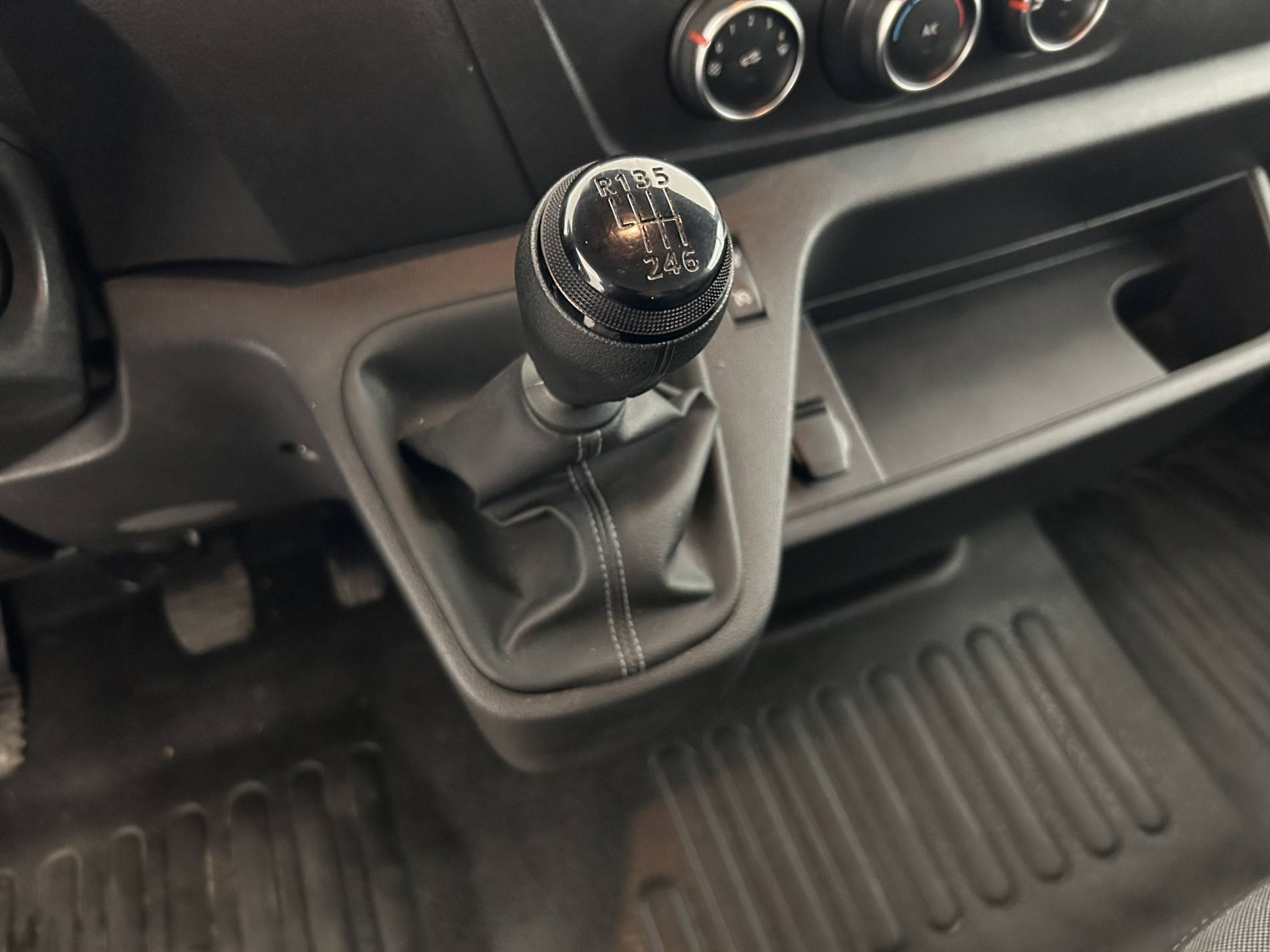 Vente en ligne Renault Master Fourgon MASTER FGN TRAC F3500 L3H3 BLUE DCI 135 au prix de 26 490 €