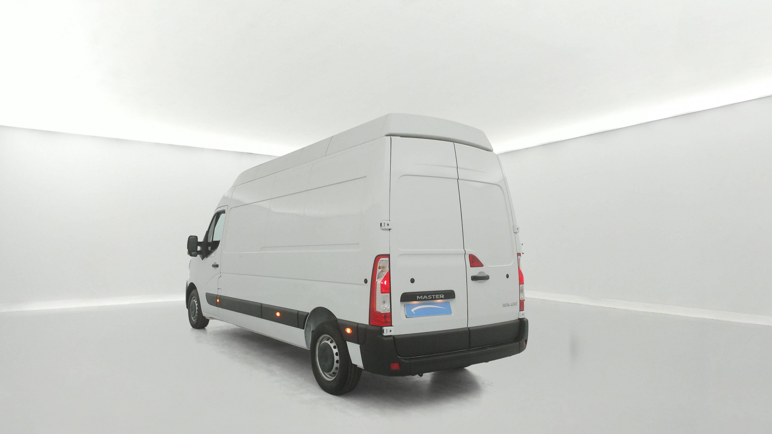 Vente en ligne Renault Master Fourgon MASTER FGN TRAC F3500 L3H3 BLUE DCI 135 au prix de 26 490 €
