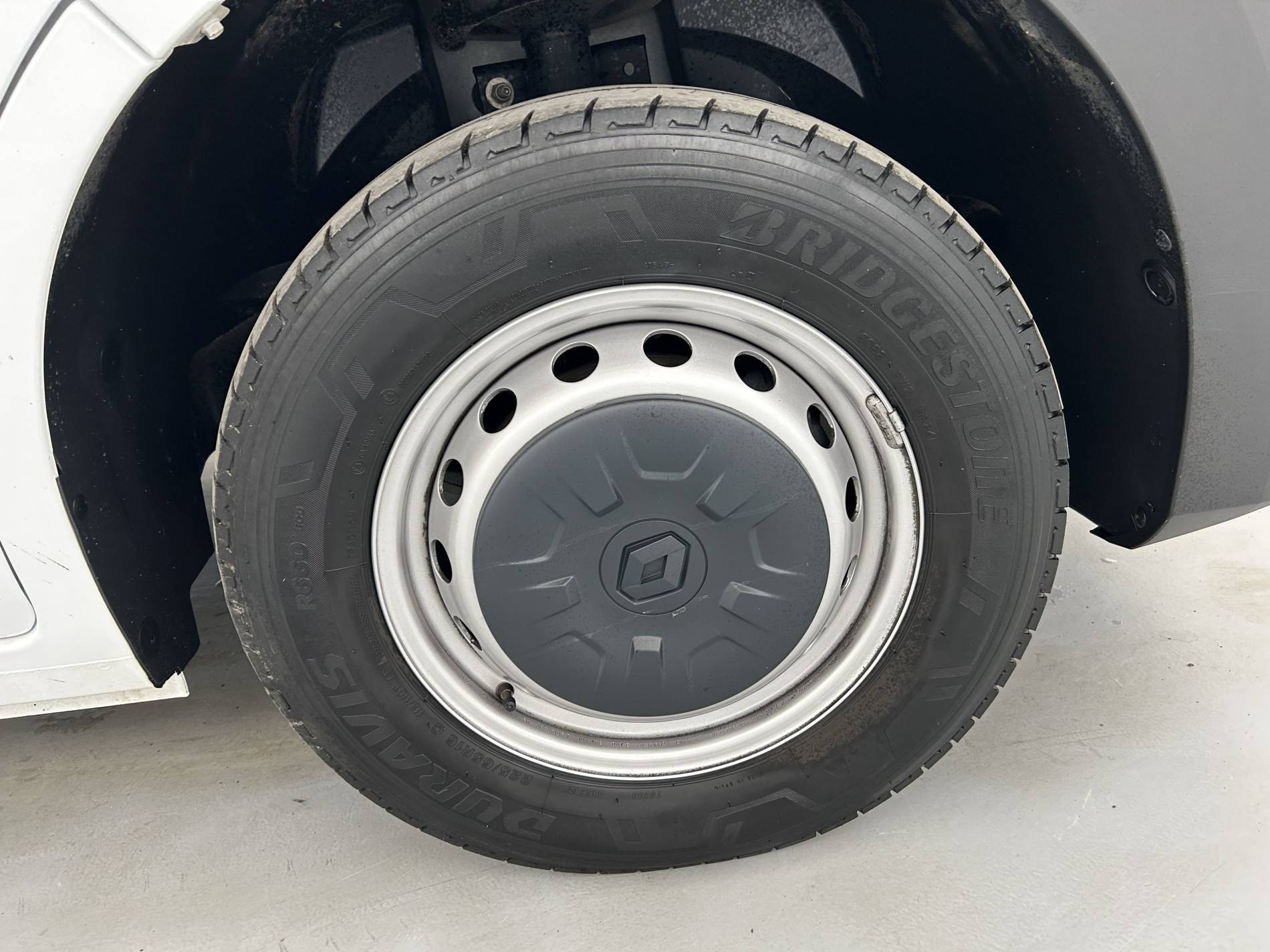Vente en ligne Renault Master Fourgon MASTER CA TRAC F3500 L2H2 BLUE DCI 135 au prix de 26 490 €