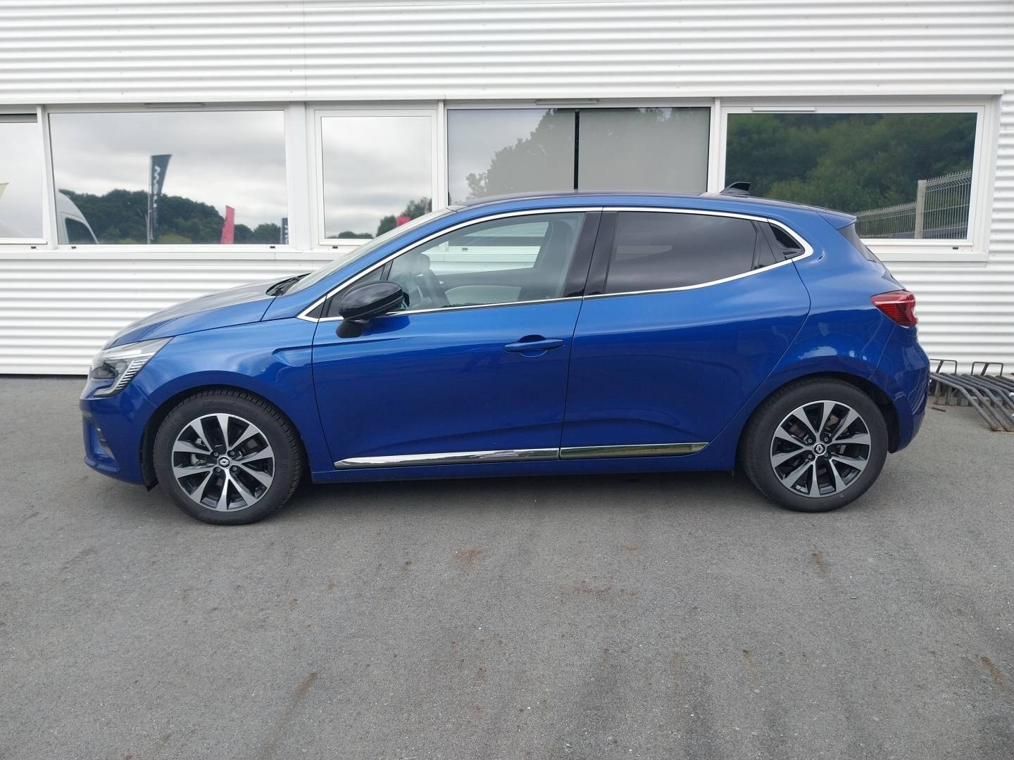 Vente en ligne Renault Clio 5 Clio E-Tech full hybrid 145 au prix de 18 390 €