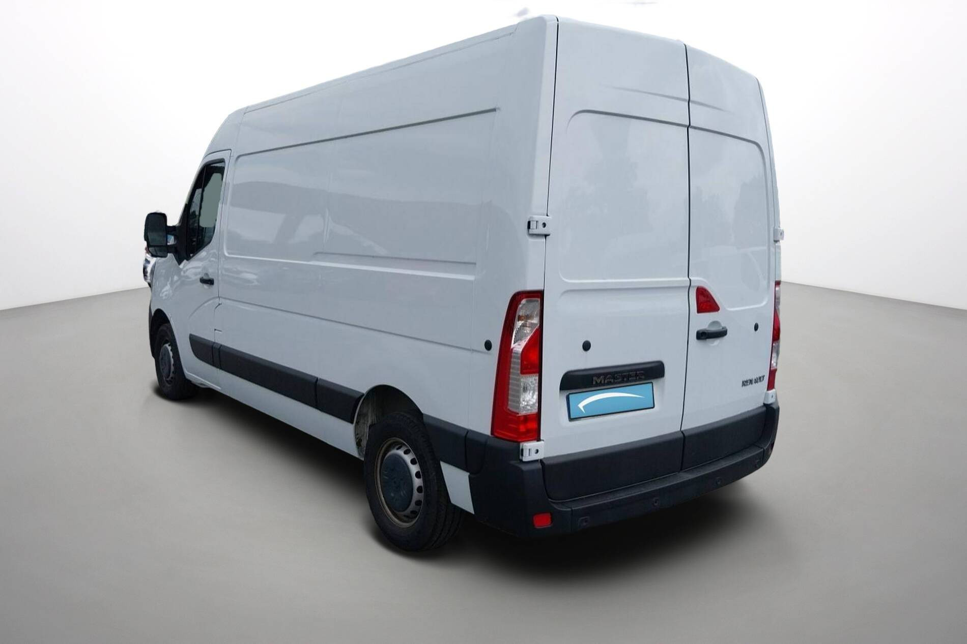 Vente en ligne Renault Master Fourgon MASTER FGN TRAC F3500 L2H2 BLUE DCI 135 au prix de 23 490 €