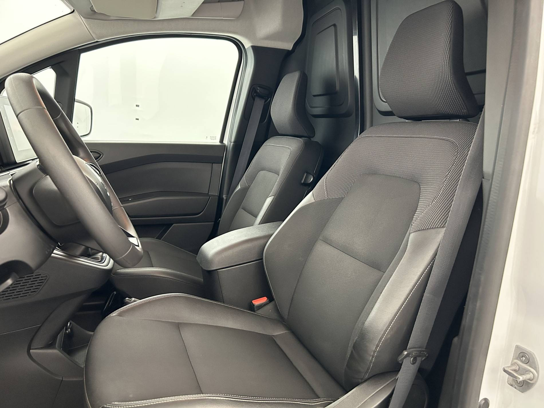 Vente en ligne Renault Kangoo Van  BLUE DCI 95 au prix de 17 490 €