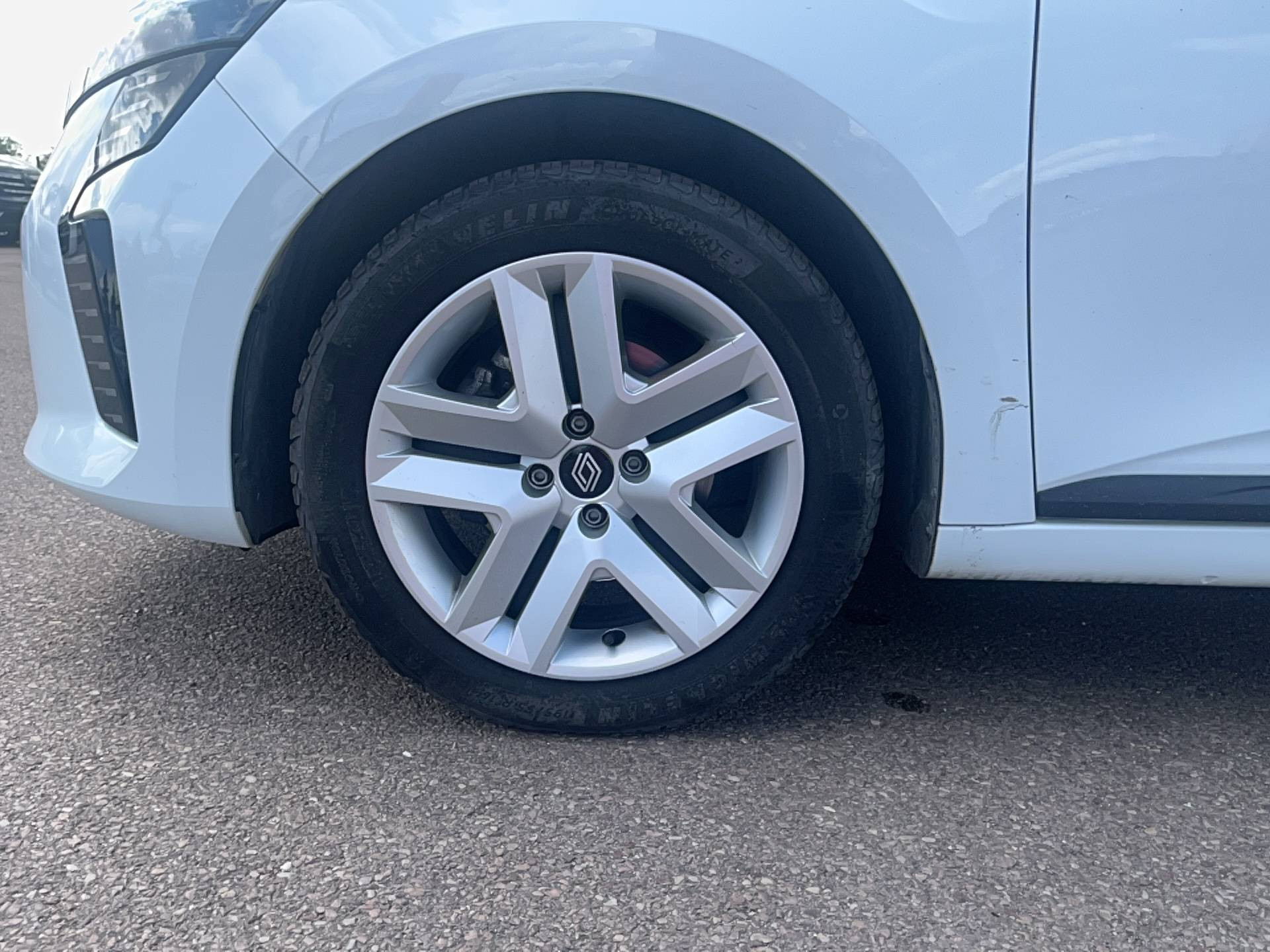 Vente en ligne Renault Clio 5 CLIO SOCIETE BLUE DCI 100 hc GSR2 au prix de 1 €