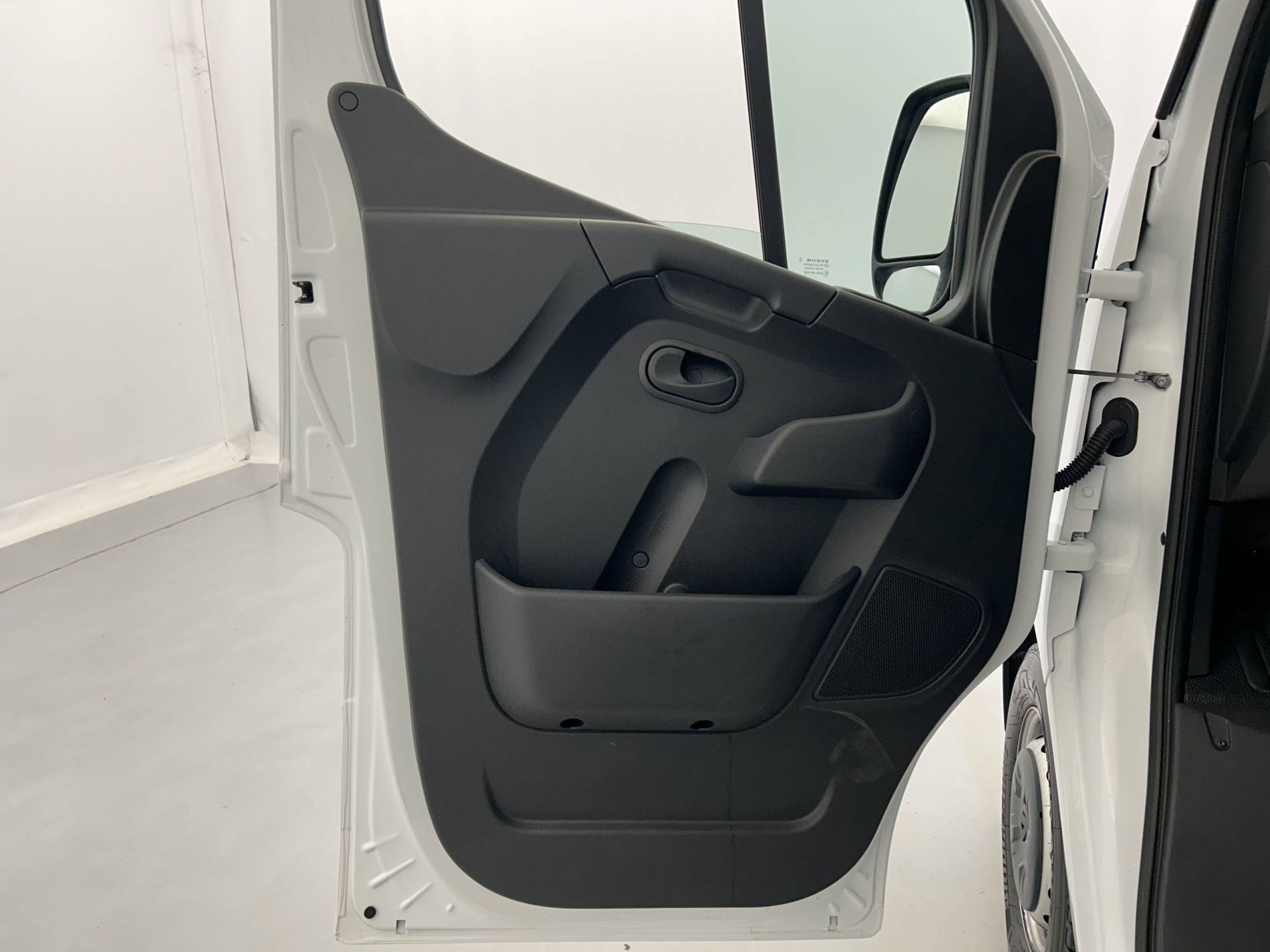 Vente en ligne Renault Master Fourgon MASTER FGN TRAC F3500 L2H2 BLUE DCI 135 au prix de 26 990 €