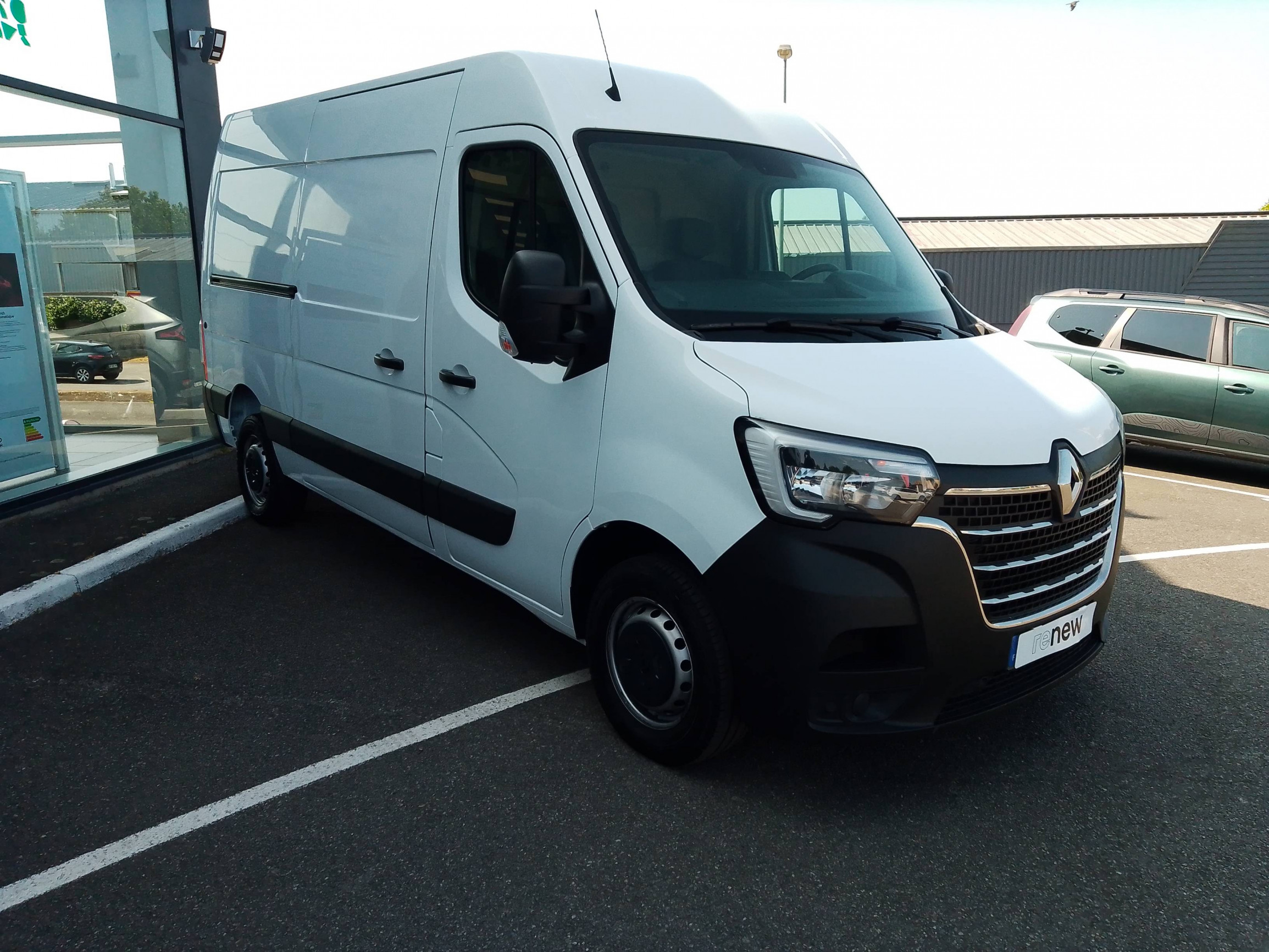 Vente en ligne Renault Master Fourgon MASTER FGN TRAC F3500 L2H2 BLUE DCI 135 au prix de 19 990 €