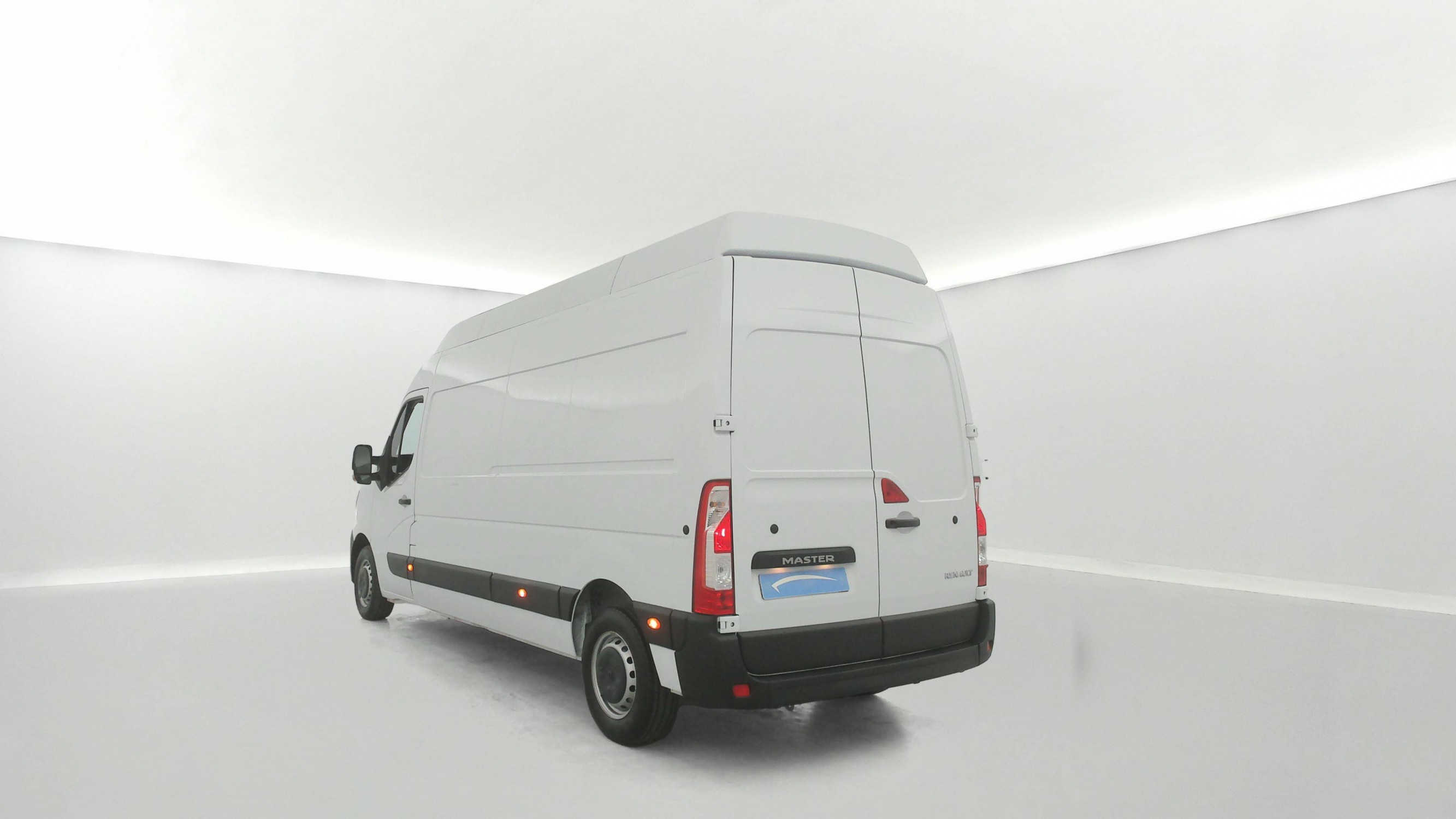 Vente en ligne Renault Master Fourgon MASTER FGN TRAC F3500 L3H3 BLUE DCI 135 au prix de 32 390 €