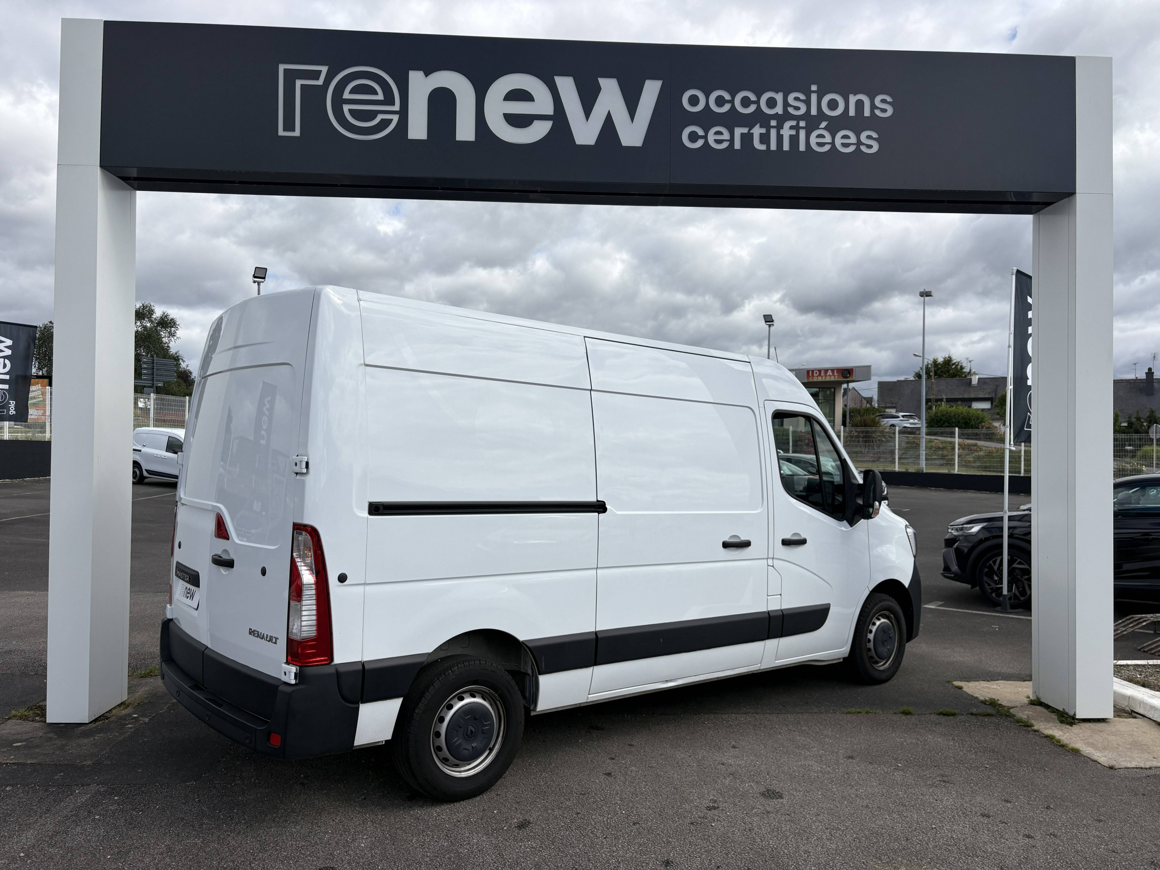 Vente en ligne Renault Master Fourgon MASTER FGN TRAC F3500 L2H2 BLUE DCI 135 au prix de 23 490 €