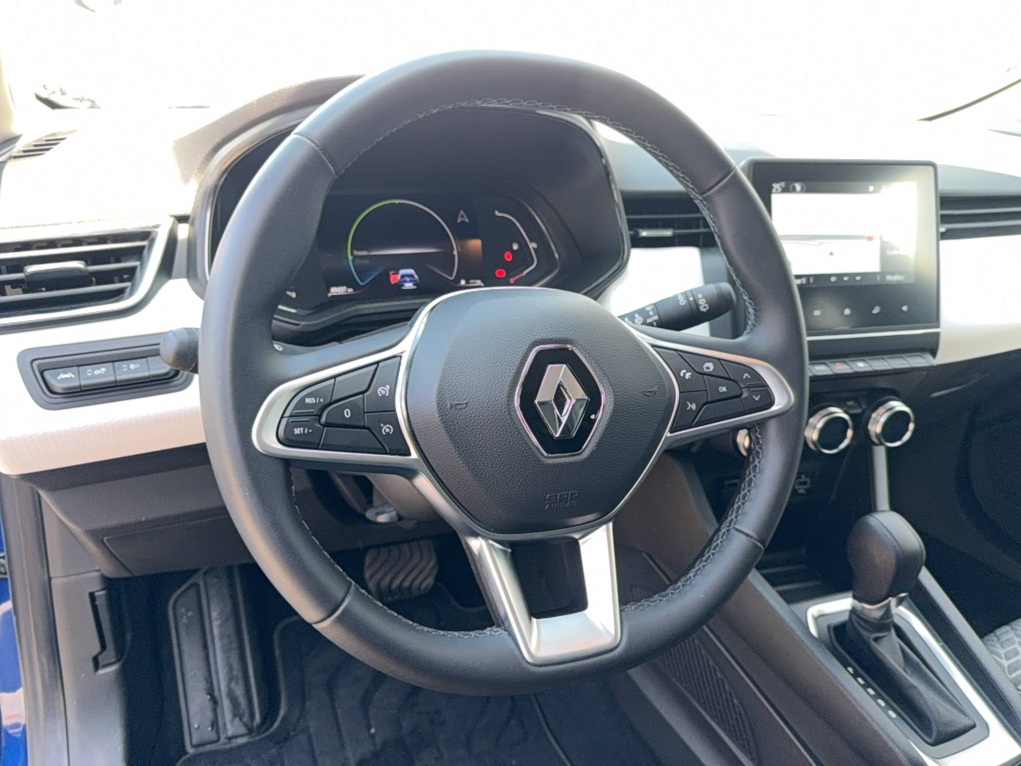 Vente en ligne Renault Clio 5 Clio E-Tech full hybrid 145 au prix de 15 990 €