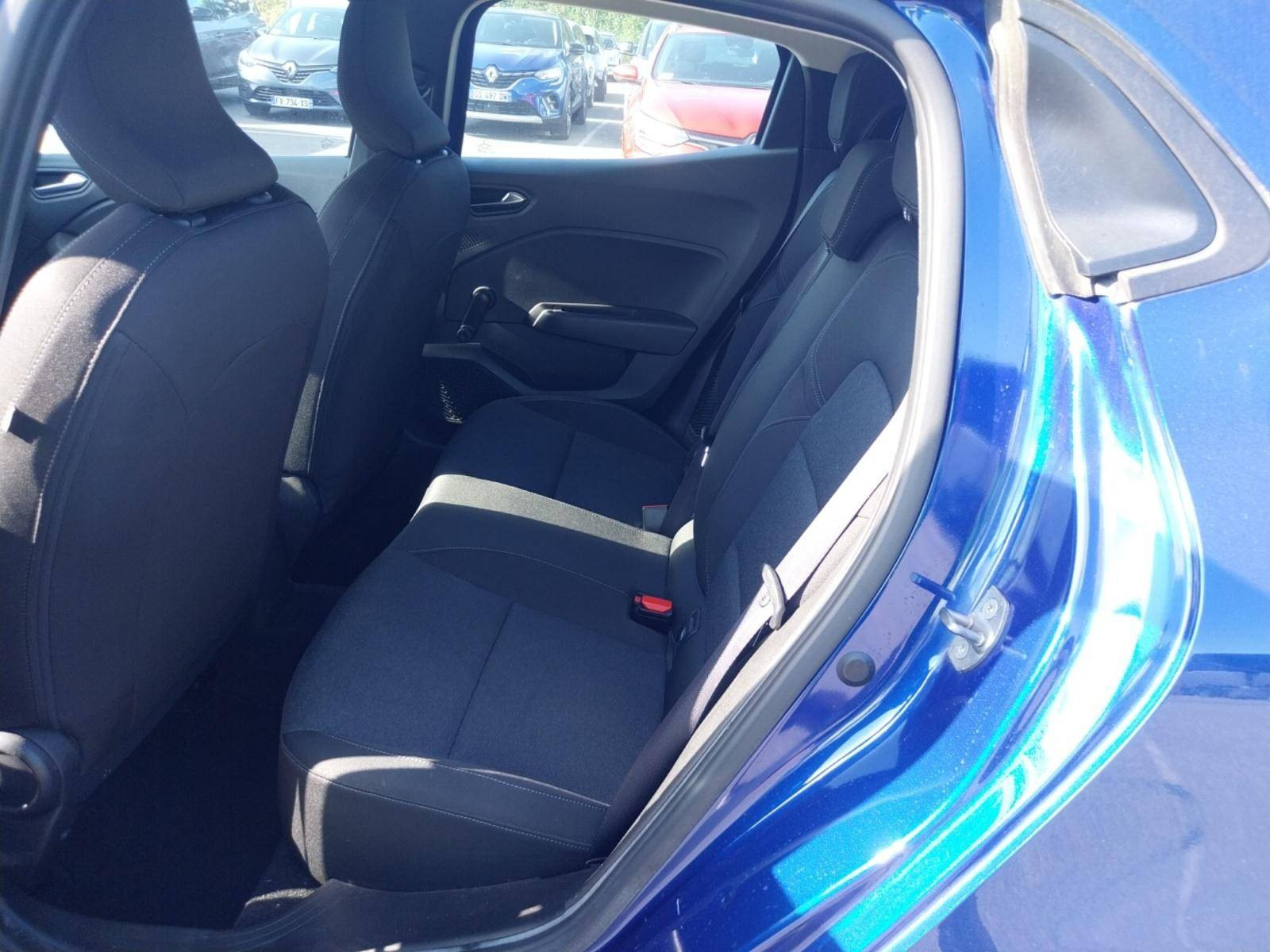 Vente en ligne Renault Clio 5 Clio E-Tech full hybrid 145 au prix de 17 900 €