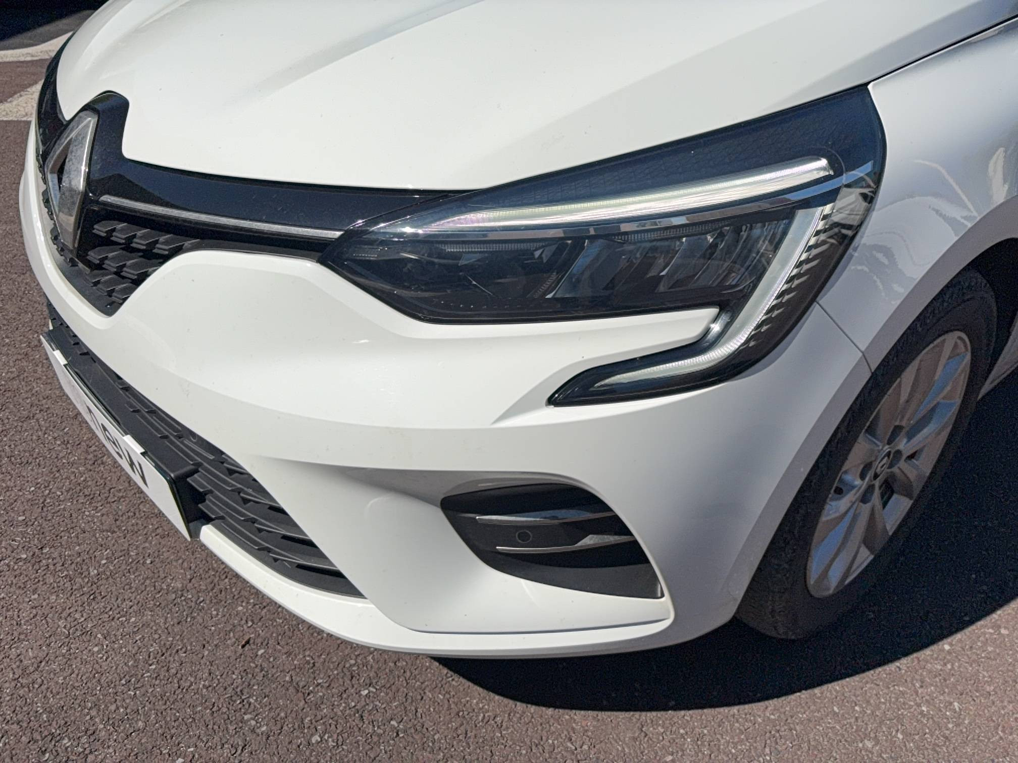 Vente en ligne Renault Clio 5 Clio E-Tech full hybrid 145 au prix de 17 590 €