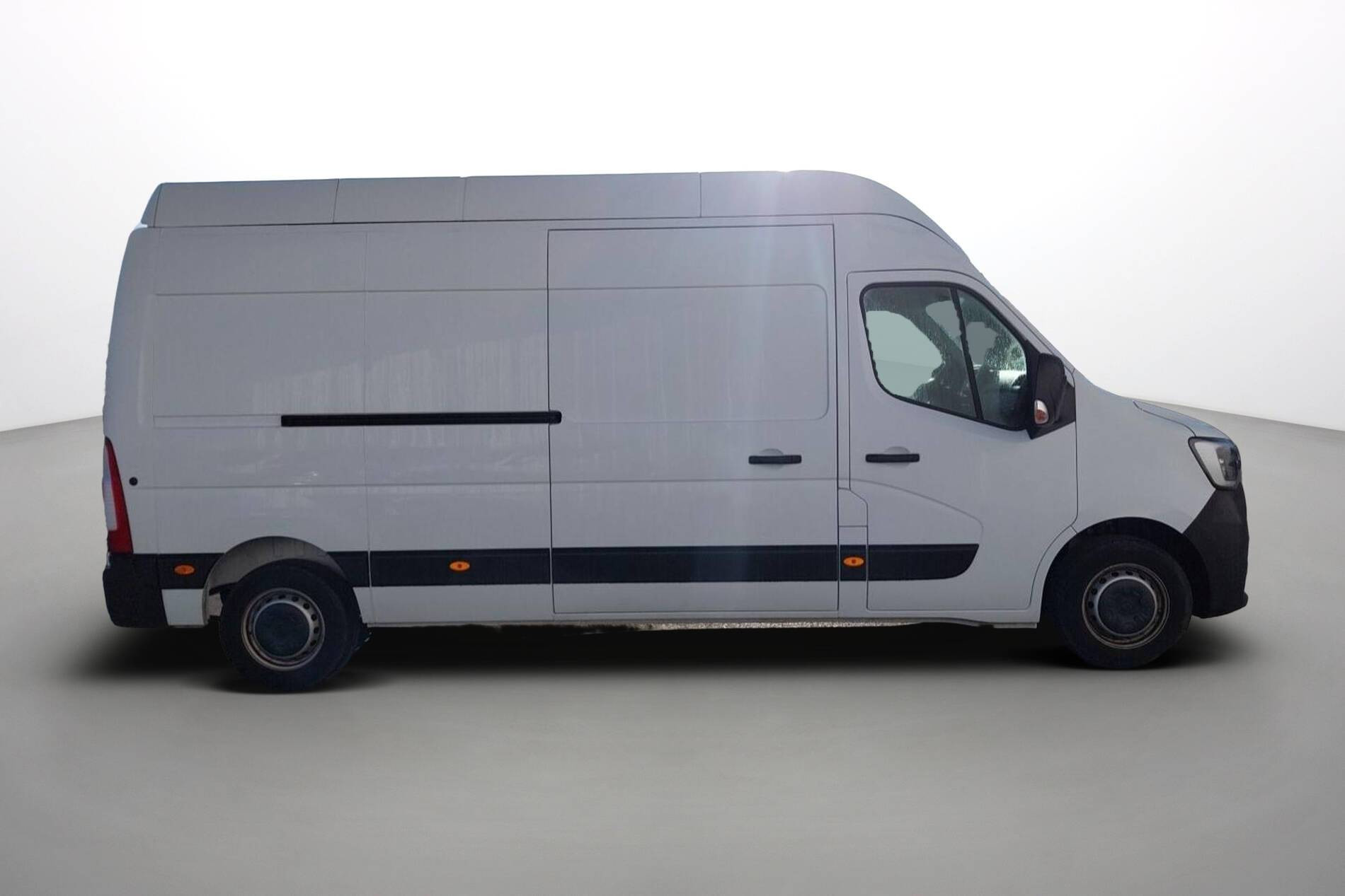 Vente en ligne Renault Master Fourgon MASTER FGN TRAC F3500 L3H3 BLUE DCI 135 au prix de 28 790 €