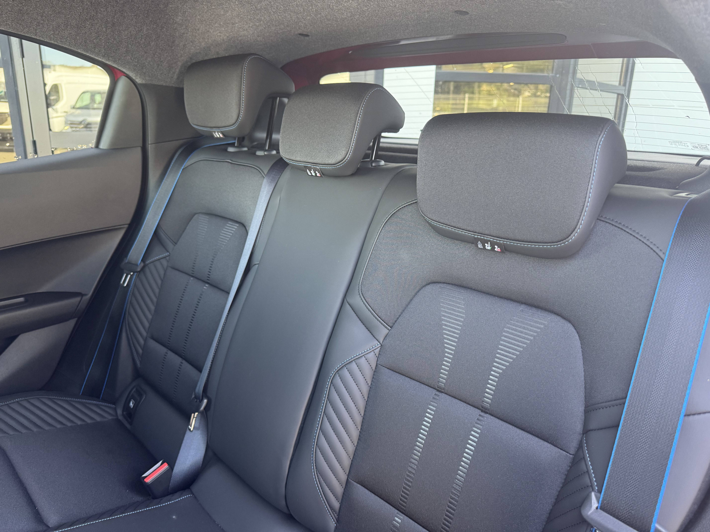 Vente en ligne Renault Clio 6 Clio E-Tech full hybrid 160 ch au prix de 29 290 €