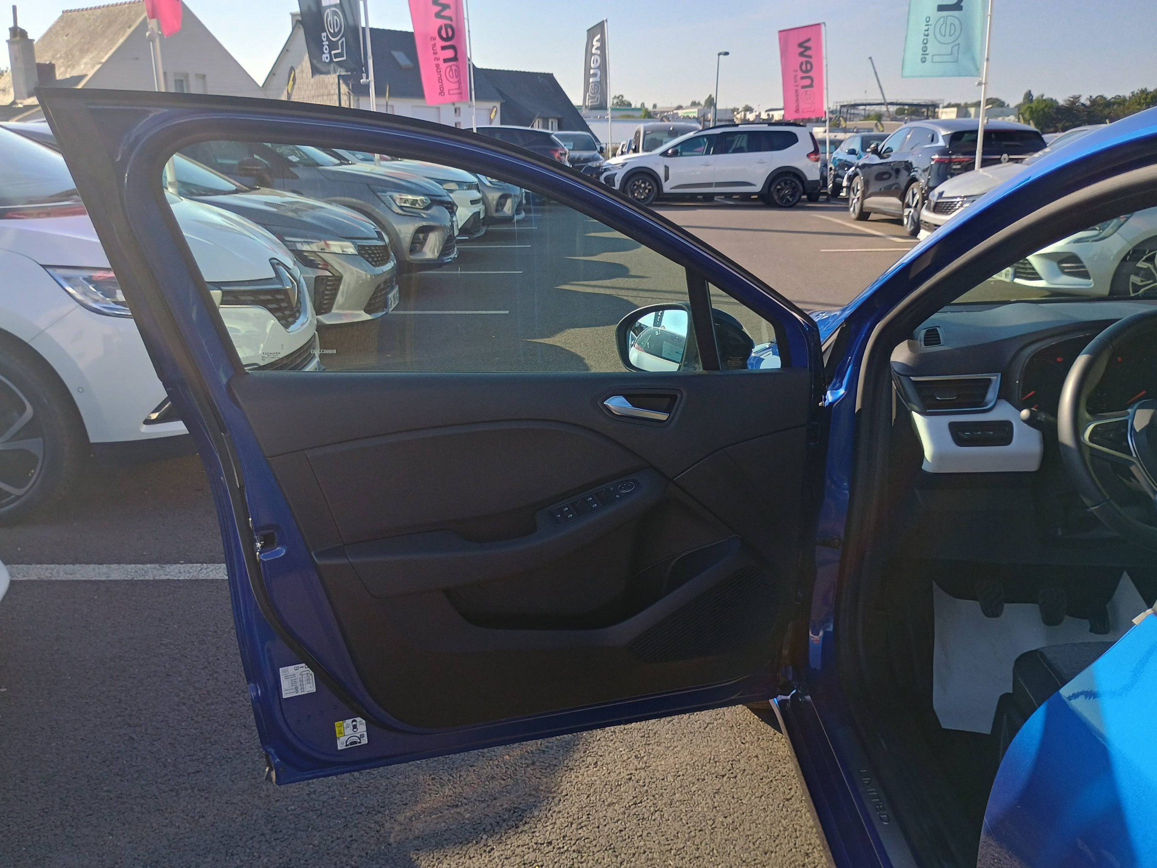 Vente en ligne Renault Clio 5 Clio TCe 90 - 21N au prix de 13 390 €