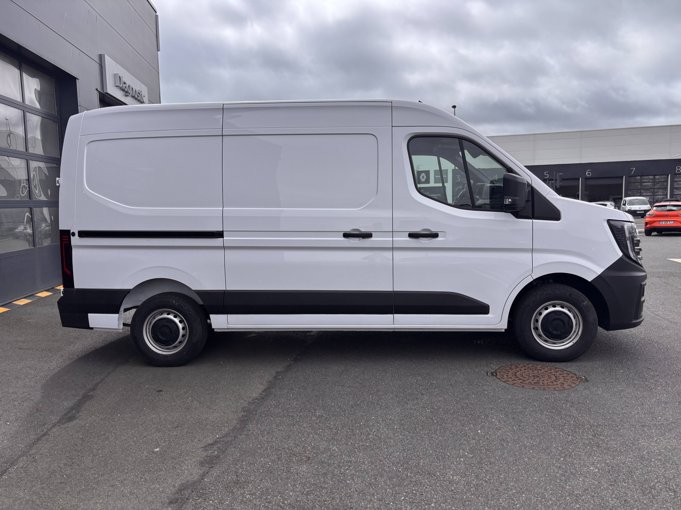 Vente en ligne Nissan Interstar  3T3 L2H2 2.0 DCI 130 au prix de 46 740 €