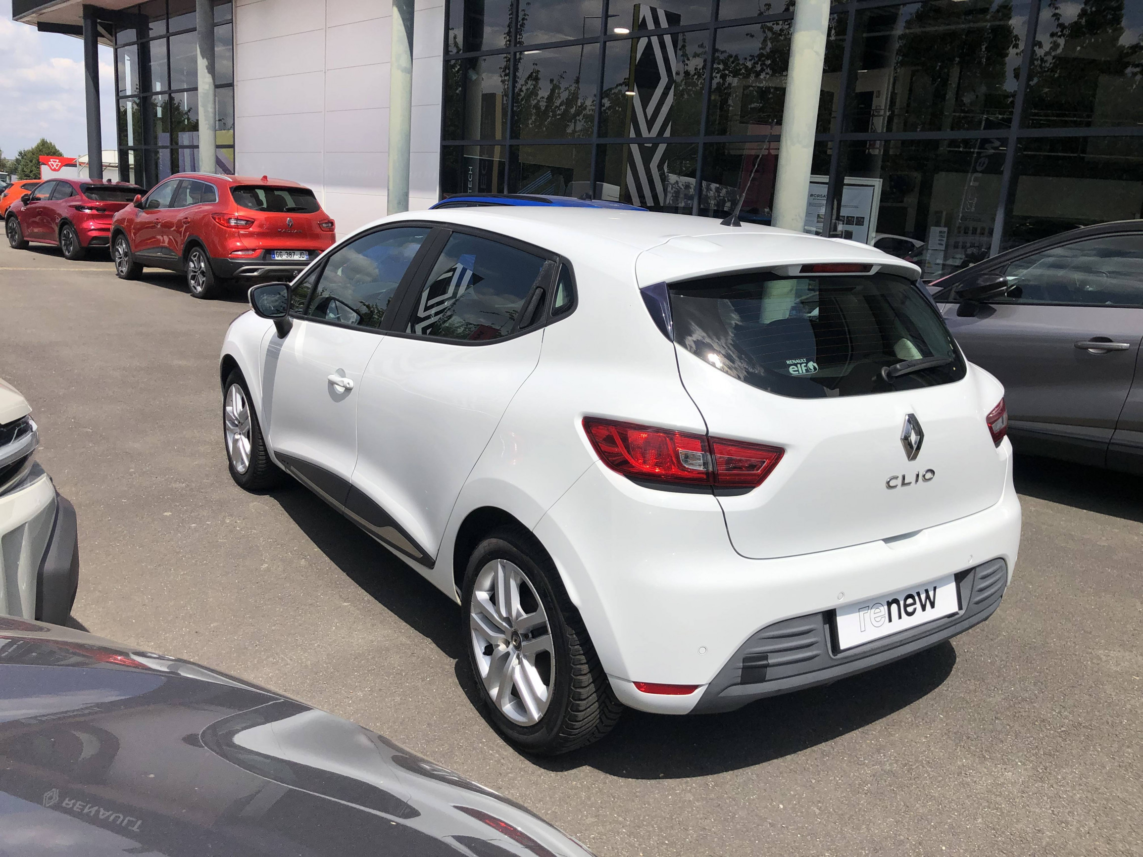 Vente en ligne Renault Clio 4 Clio dCi 75 E6C au prix de 10 990 €