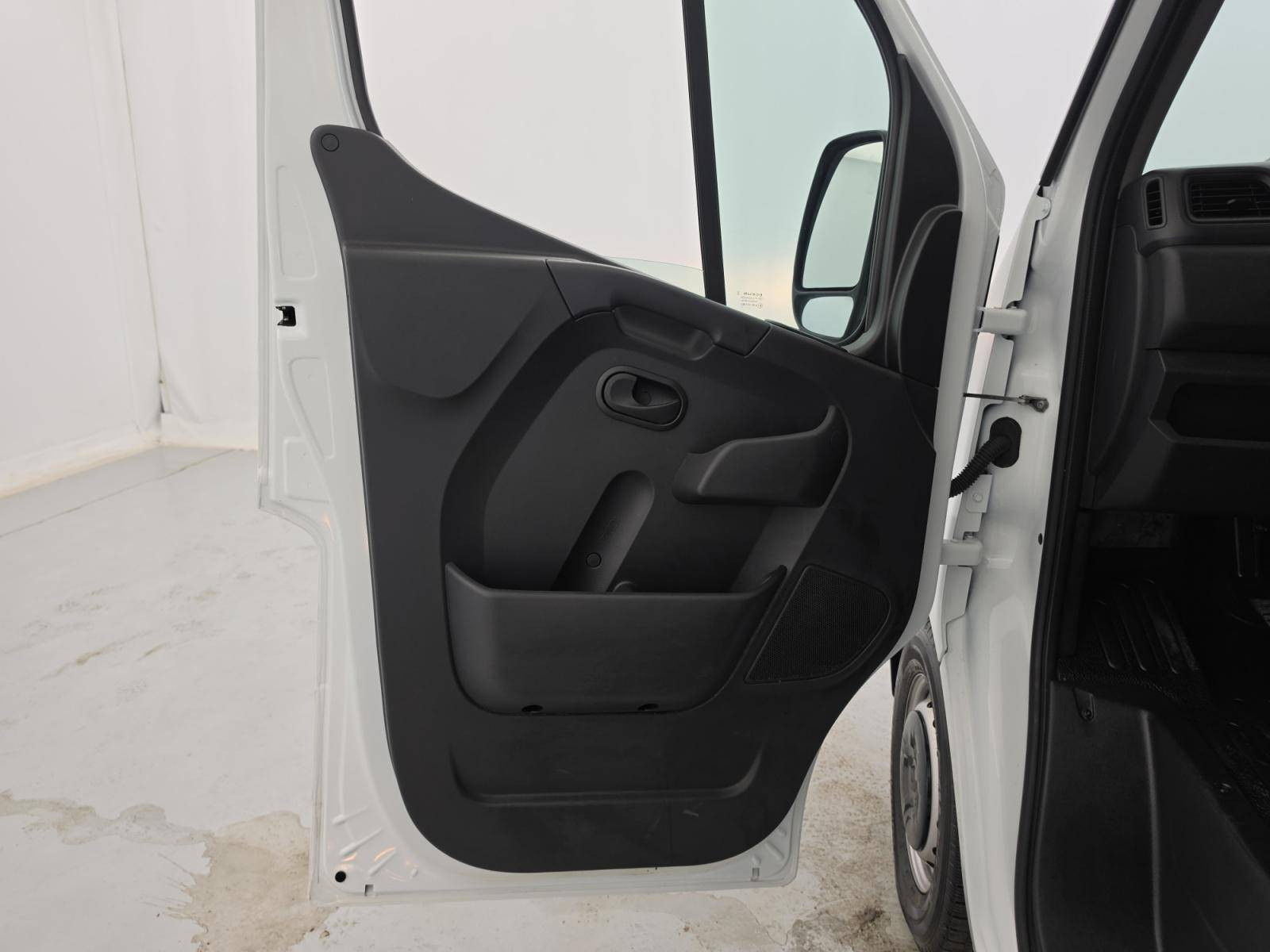 Vente en ligne Renault Master Fourgon MASTER FGN TRAC F3500 L3H3 BLUE DCI 135 au prix de 26 890 €