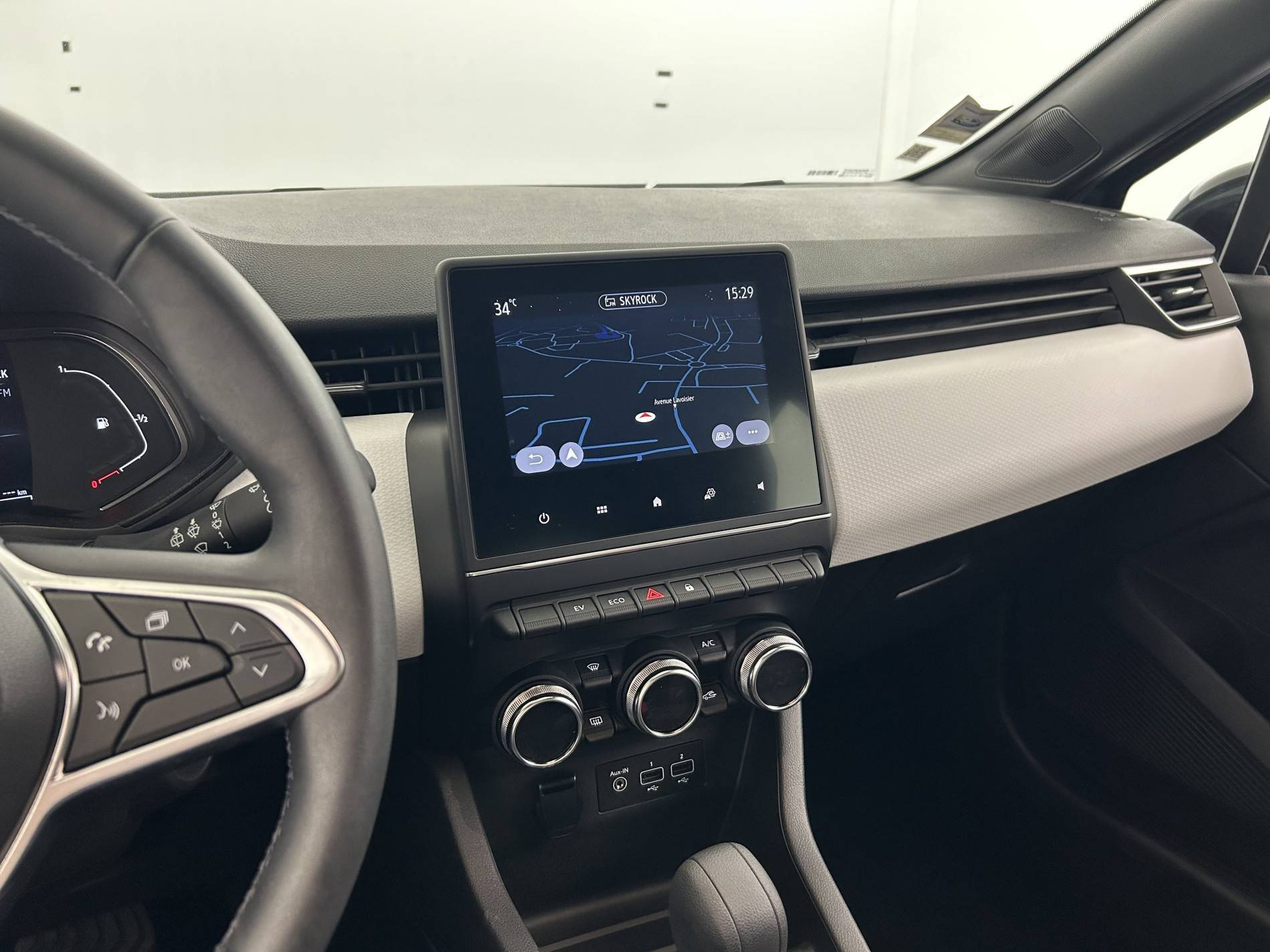 Vente en ligne Renault Clio 5 Clio E-Tech 140 - 21N au prix de 17 000 €