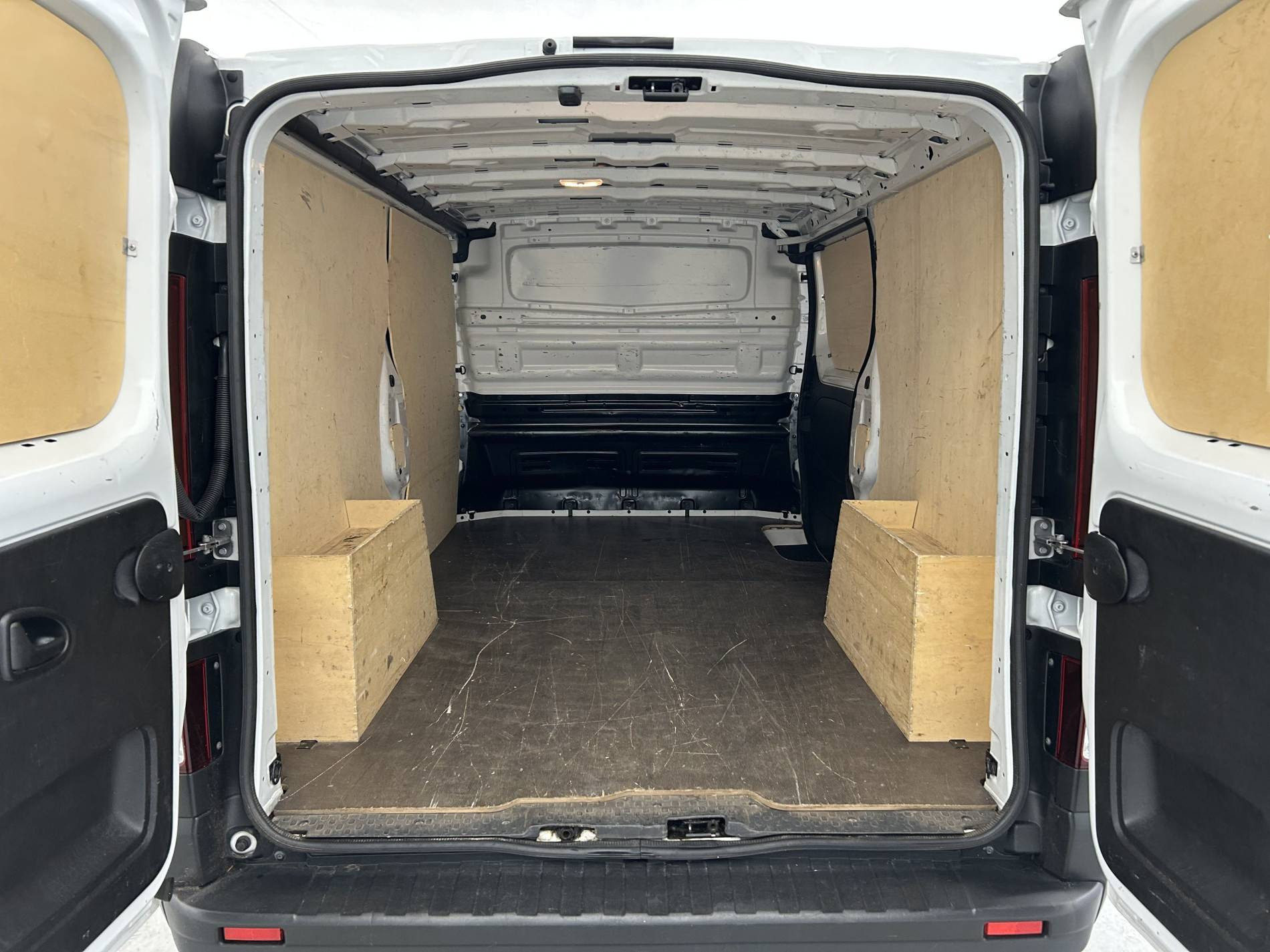 Vente en ligne Renault Trafic 3 Fourgon TRAFIC PC L2H1 3T BLUE DCI 150 au prix de 23 490 €