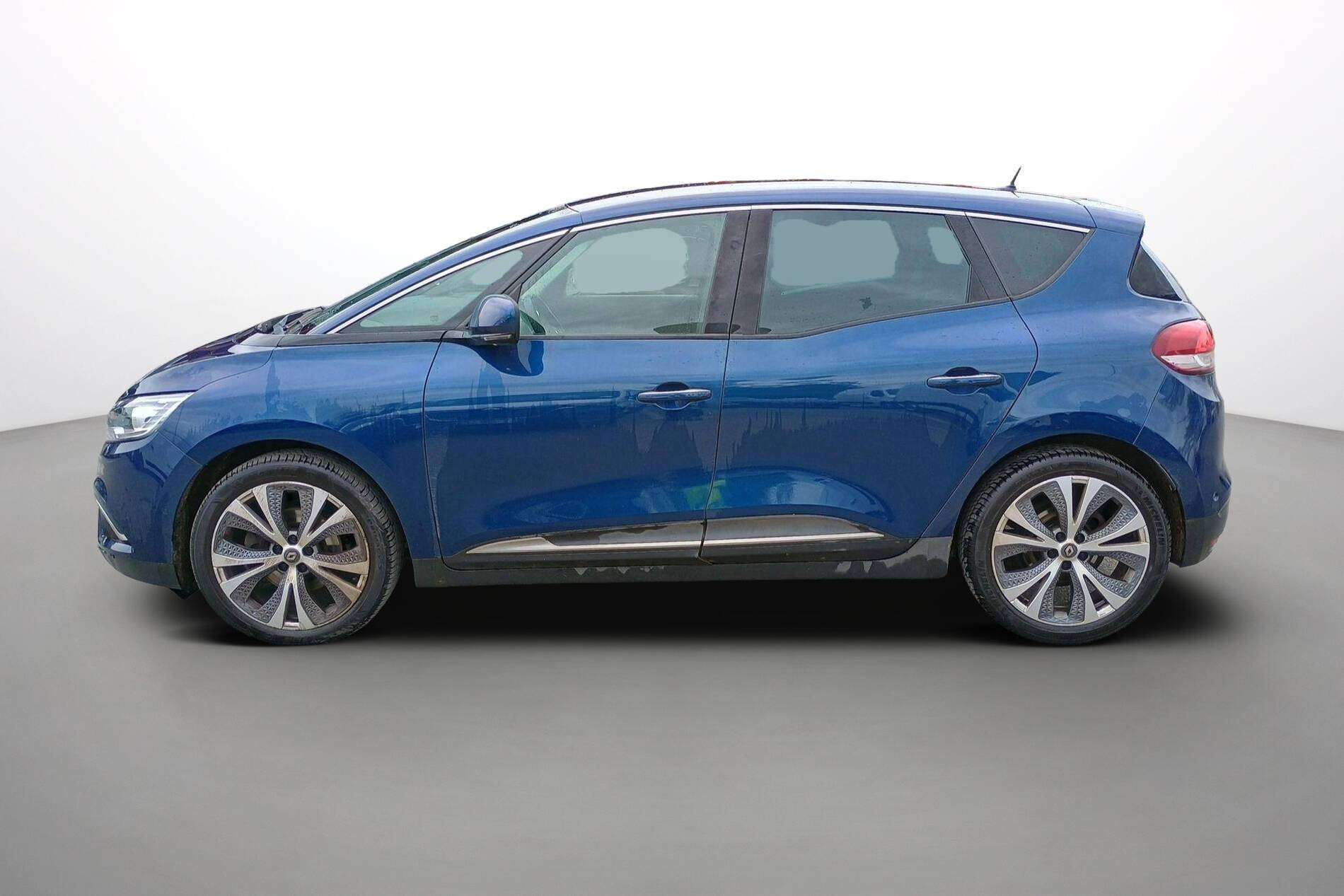 Vente en ligne Renault Scenic 4 Scenic Blue dCi 120 au prix de 16 390 €