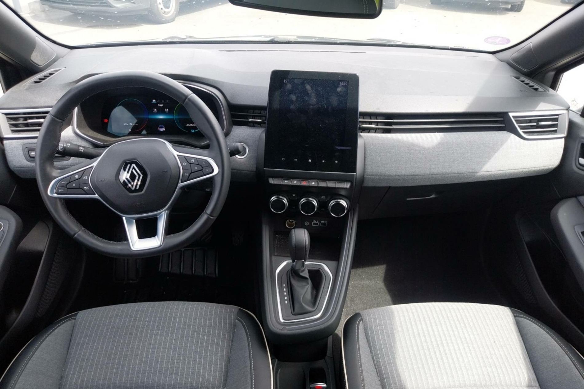 Vente en ligne Renault Clio 5 Clio E-Tech full hybrid 145 au prix de 17 990 €