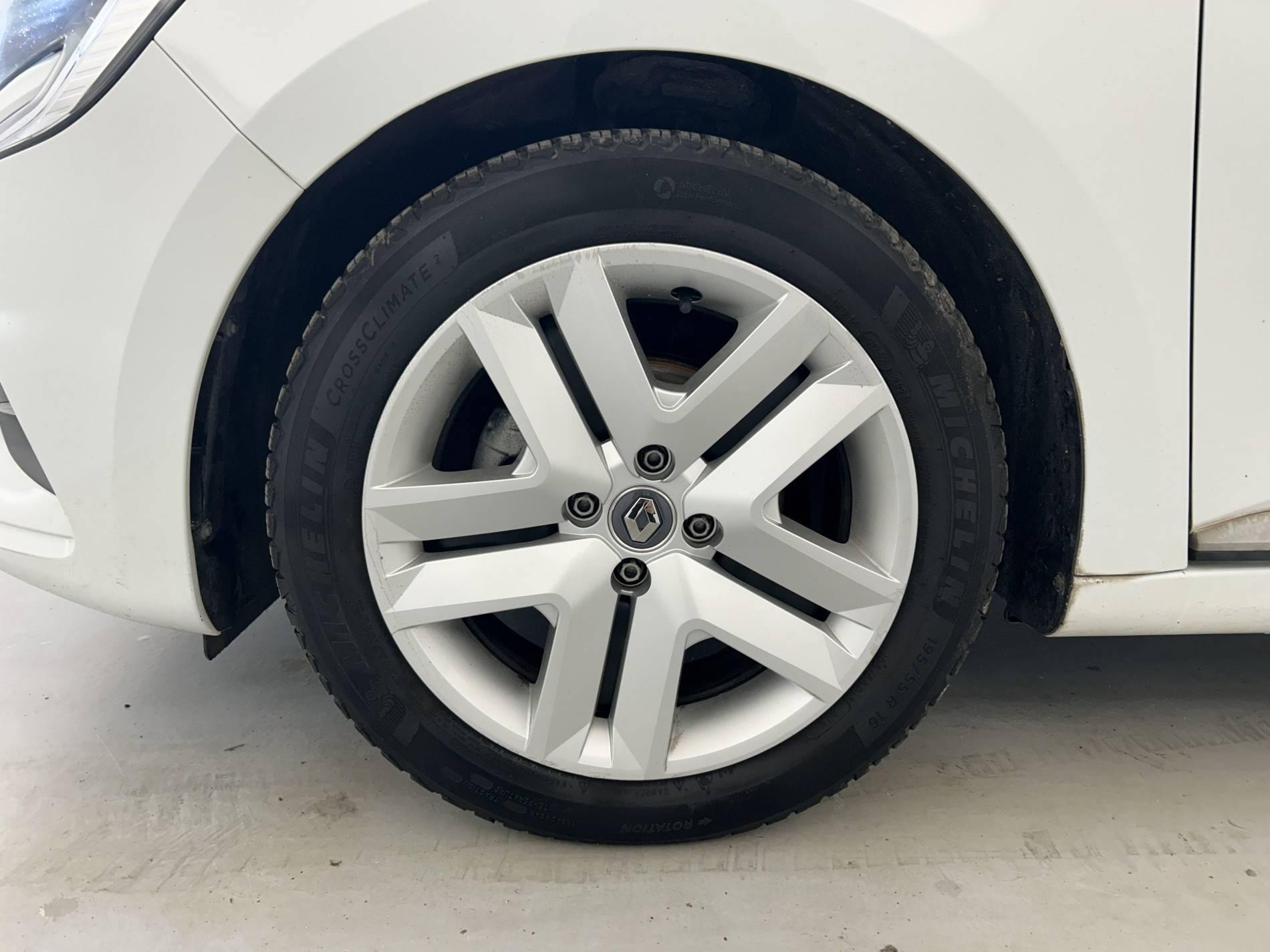 Vente en ligne Renault Clio 5 Clio TCe 90 - 21N au prix de 13 690 €