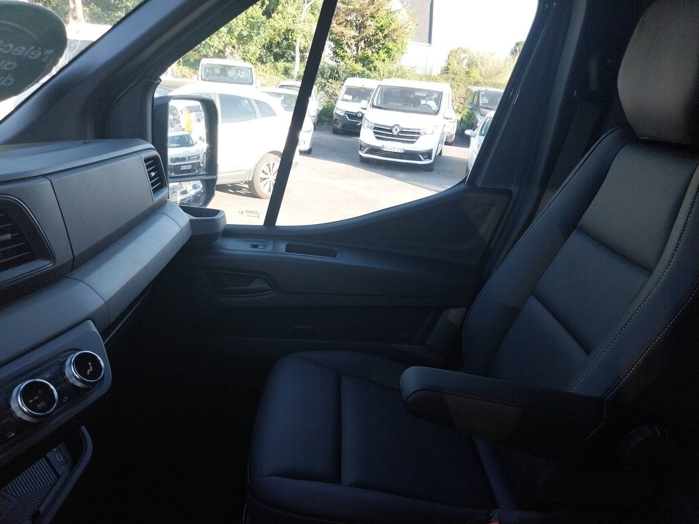 Vente en ligne Renault Master Fourgon MASTER FG BLUE DCI 170 L2H2 3T5 TR AUTO au prix de 61 800 €