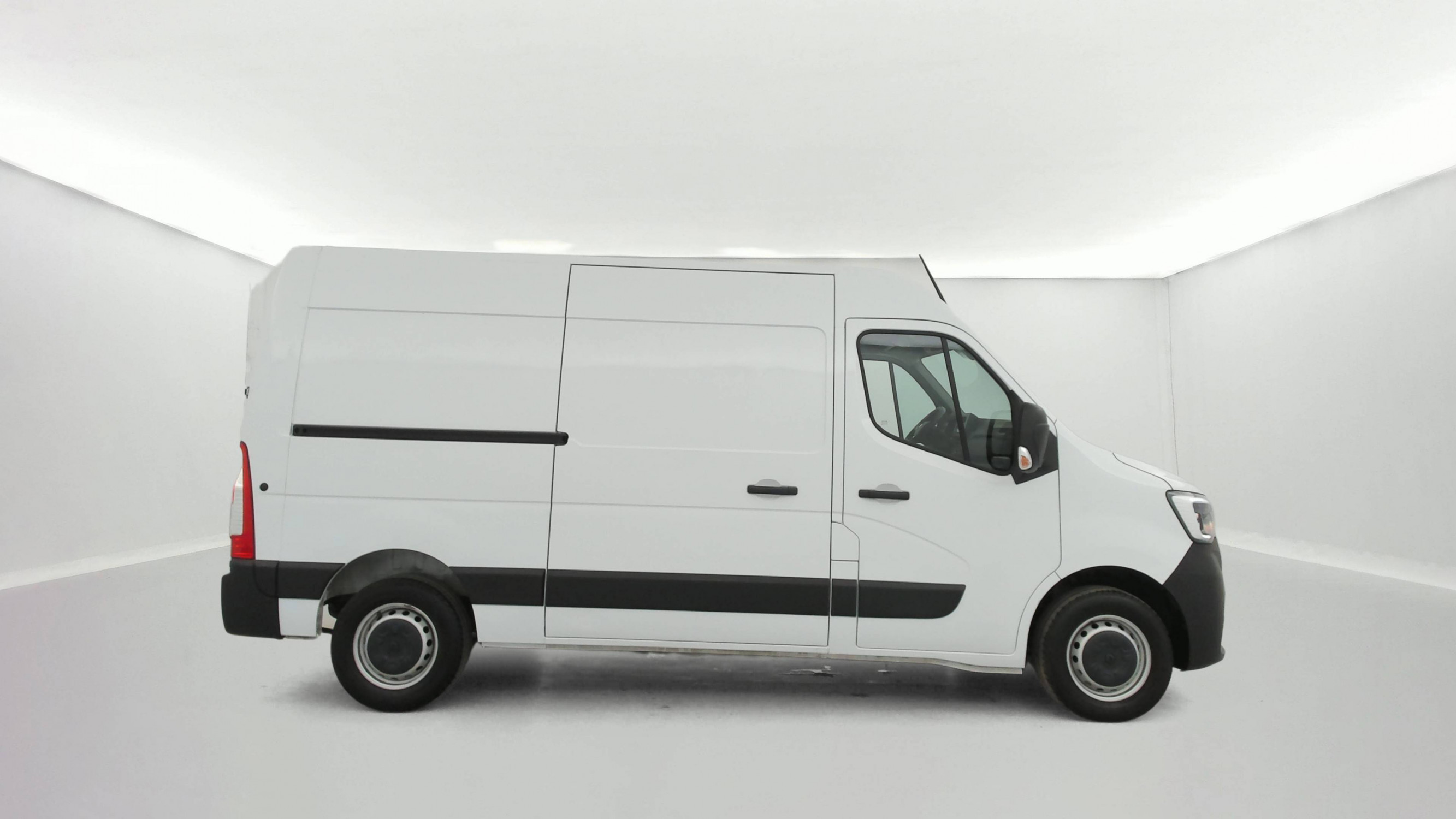 Vente en ligne Renault Master Fourgon MASTER FGN TRAC F3500 L2H2 BLUE DCI 135 au prix de 25 790 €