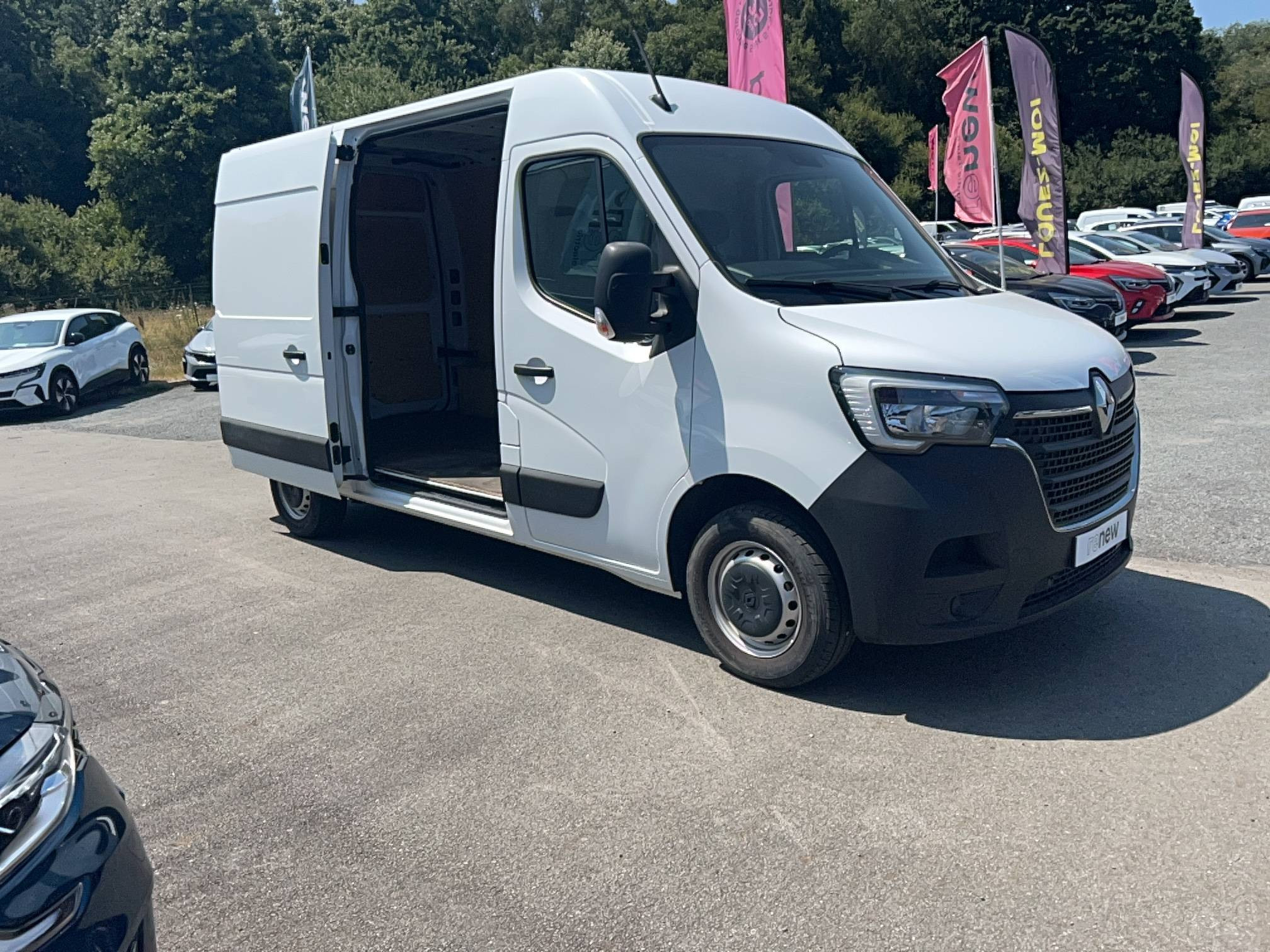 Vente en ligne Renault Master Fourgon MASTER FGN TRAC F3500 L2H2 BLUE DCI 135 au prix de 22 990 €