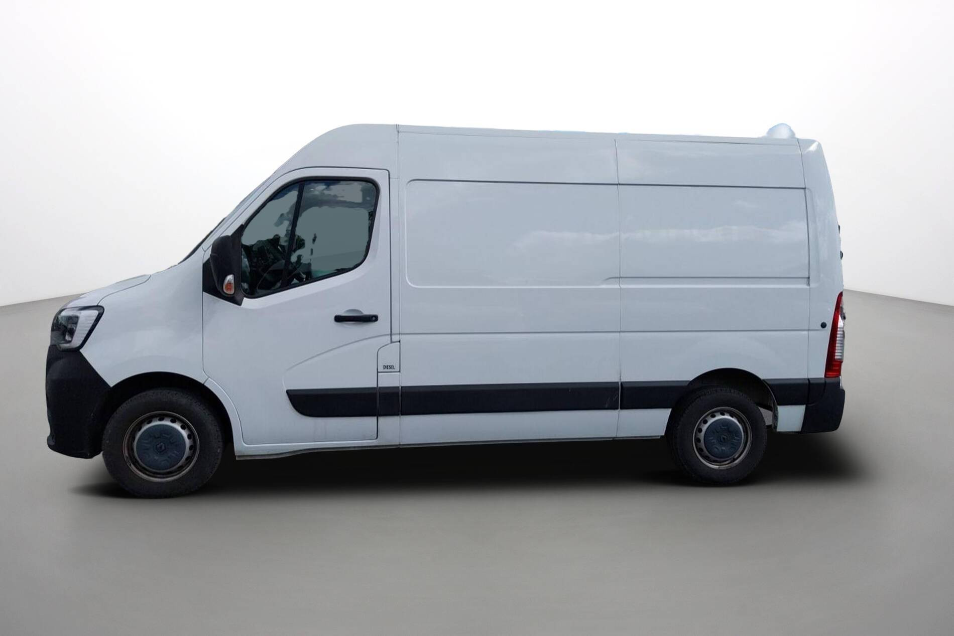 Vente en ligne Renault Master Fourgon MASTER FGN TRAC F3500 L2H2 BLUE DCI 135 au prix de 24 990 €