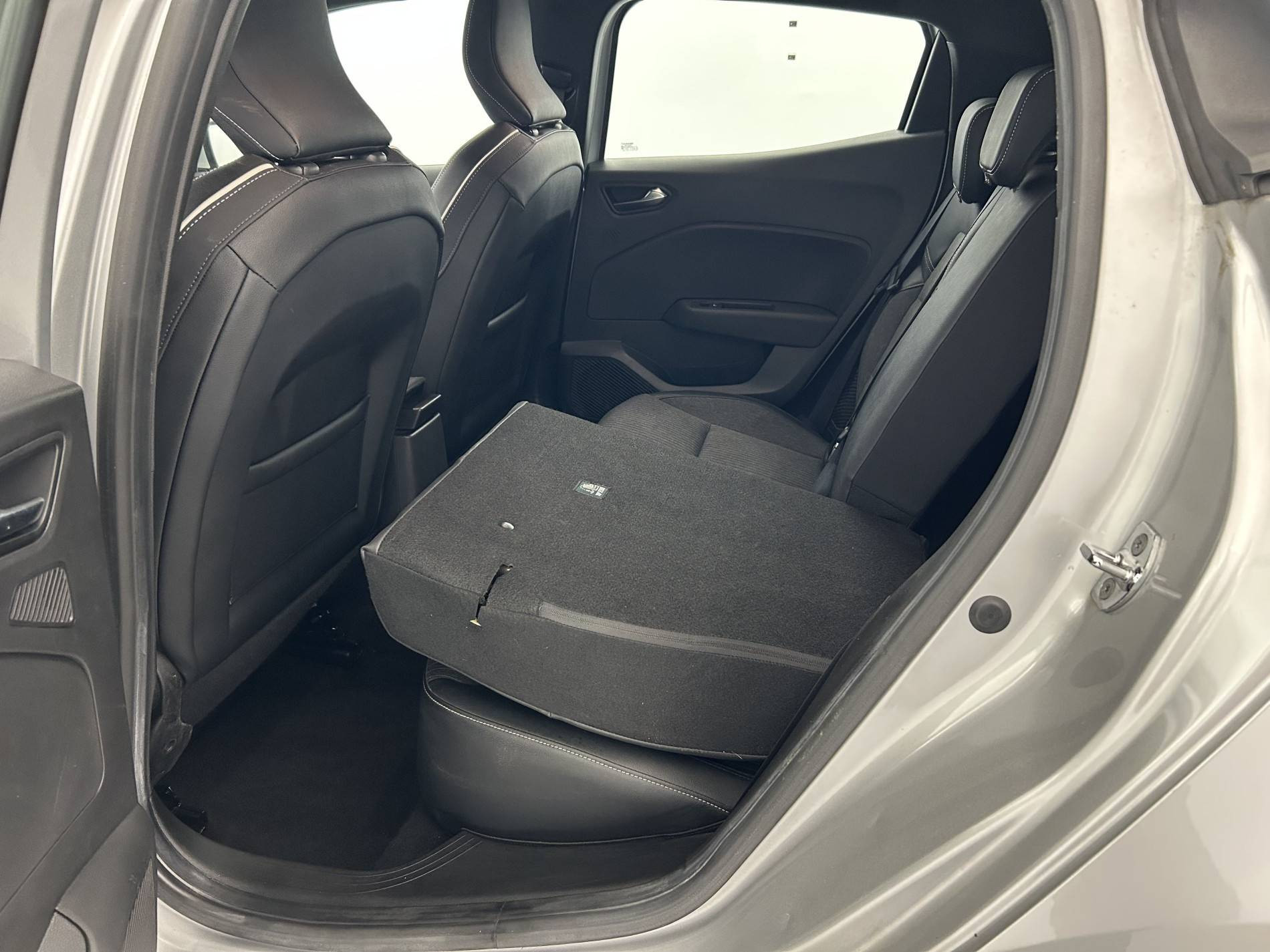 Vente en ligne Renault Clio 5 Clio E-Tech 140 - 21N au prix de 16 500 €