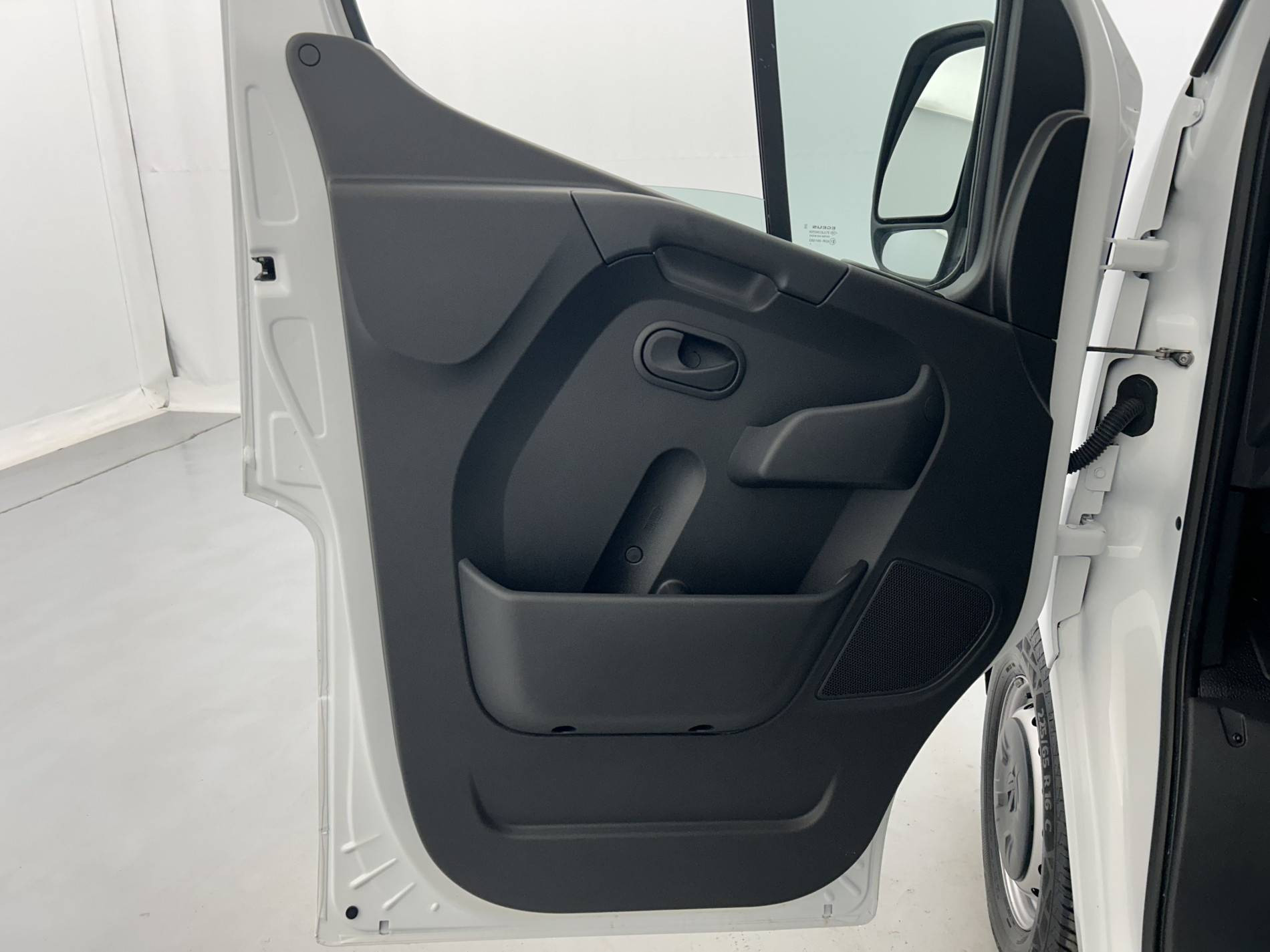 Vente en ligne Renault Master Fourgon MASTER FGN TRAC F3500 L3H3 BLUE DCI 135 au prix de 28 990 €