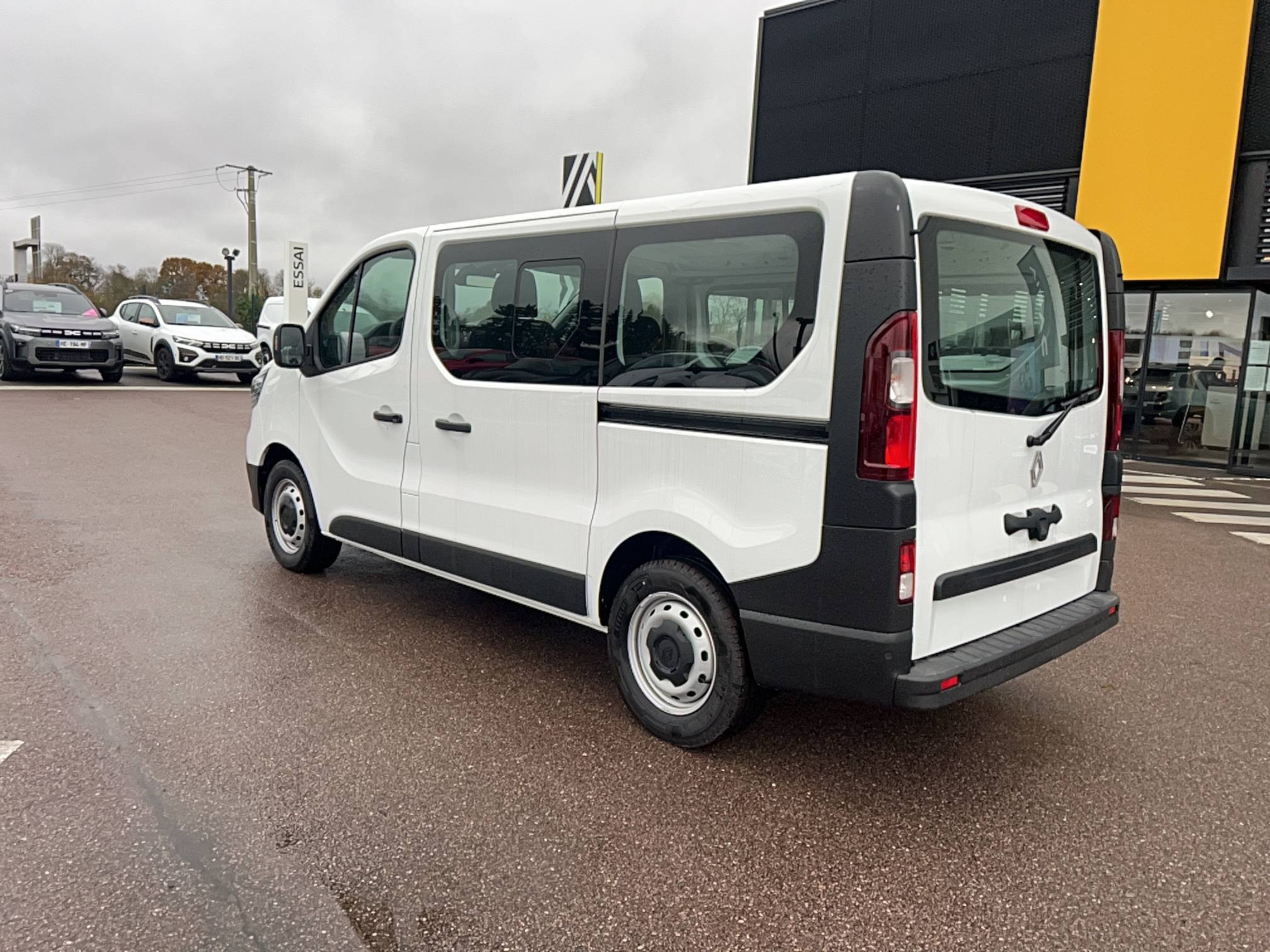 Vente en ligne Renault Trafic 3 Fourgon TRAFIC FGN L1H1 2T8 BLUE DCI 150 EDC GSR2 au prix de 29 991 €
