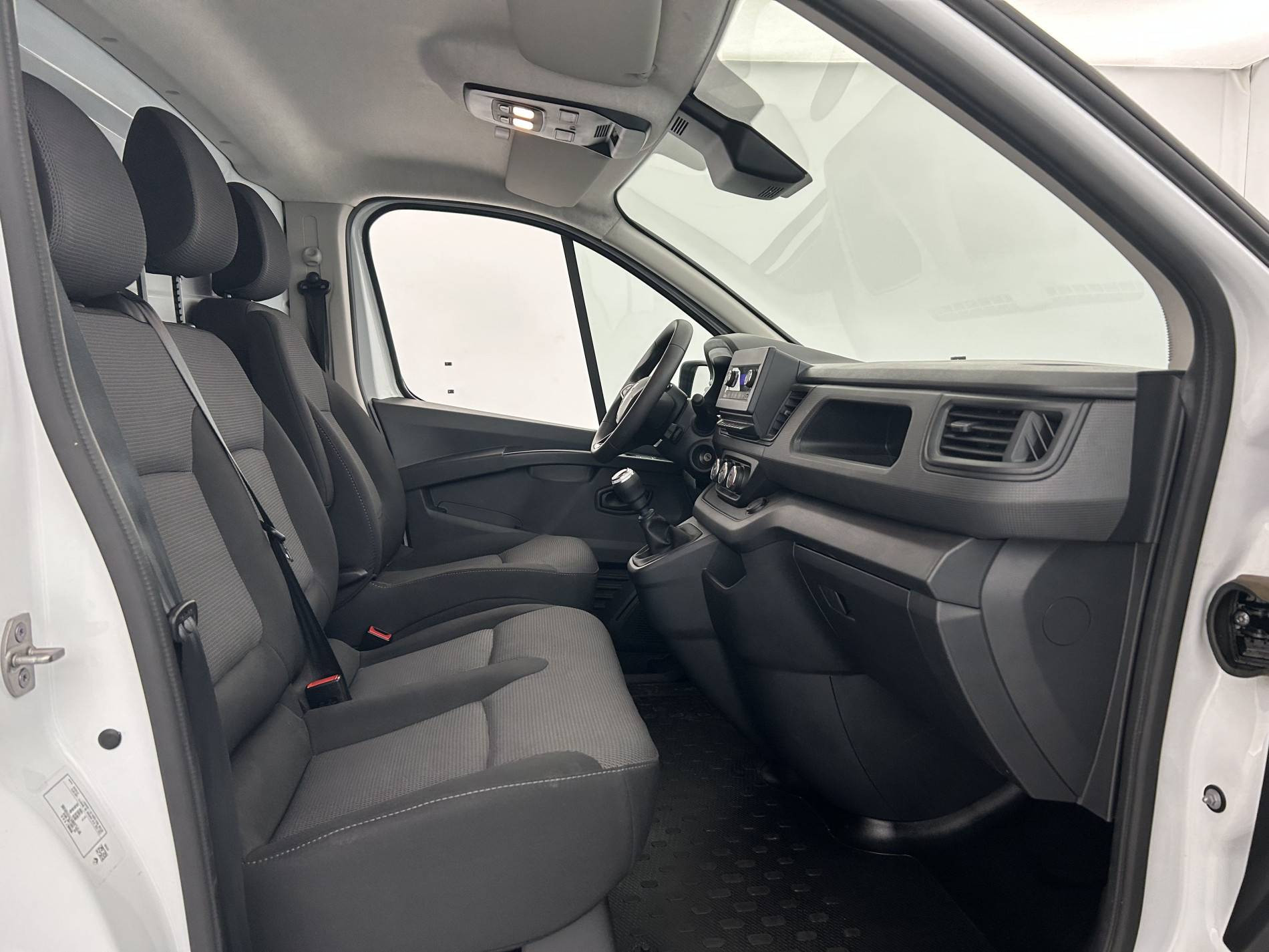 Vente en ligne Renault Trafic 3 Fourgon TRAFIC FGN L2H1 3000 KG BLUE DCI 130 au prix de 23 490 €