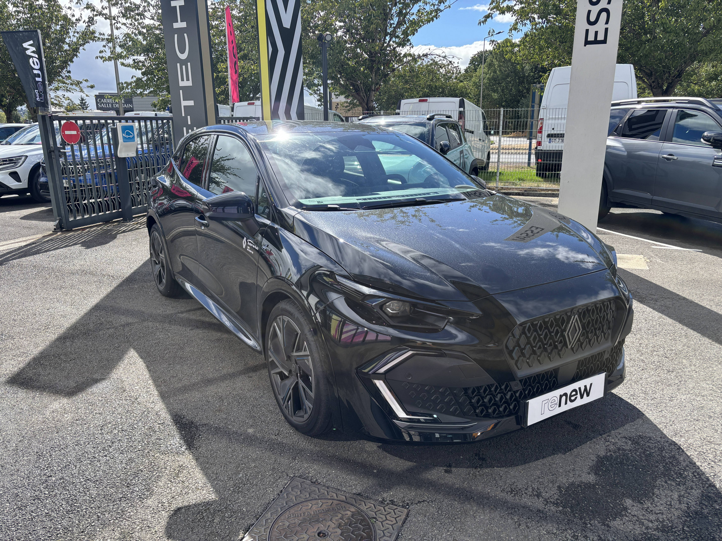 Vente en ligne Renault Clio 6 Clio E-Tech full hybrid 160 ch au prix de 29 490 €