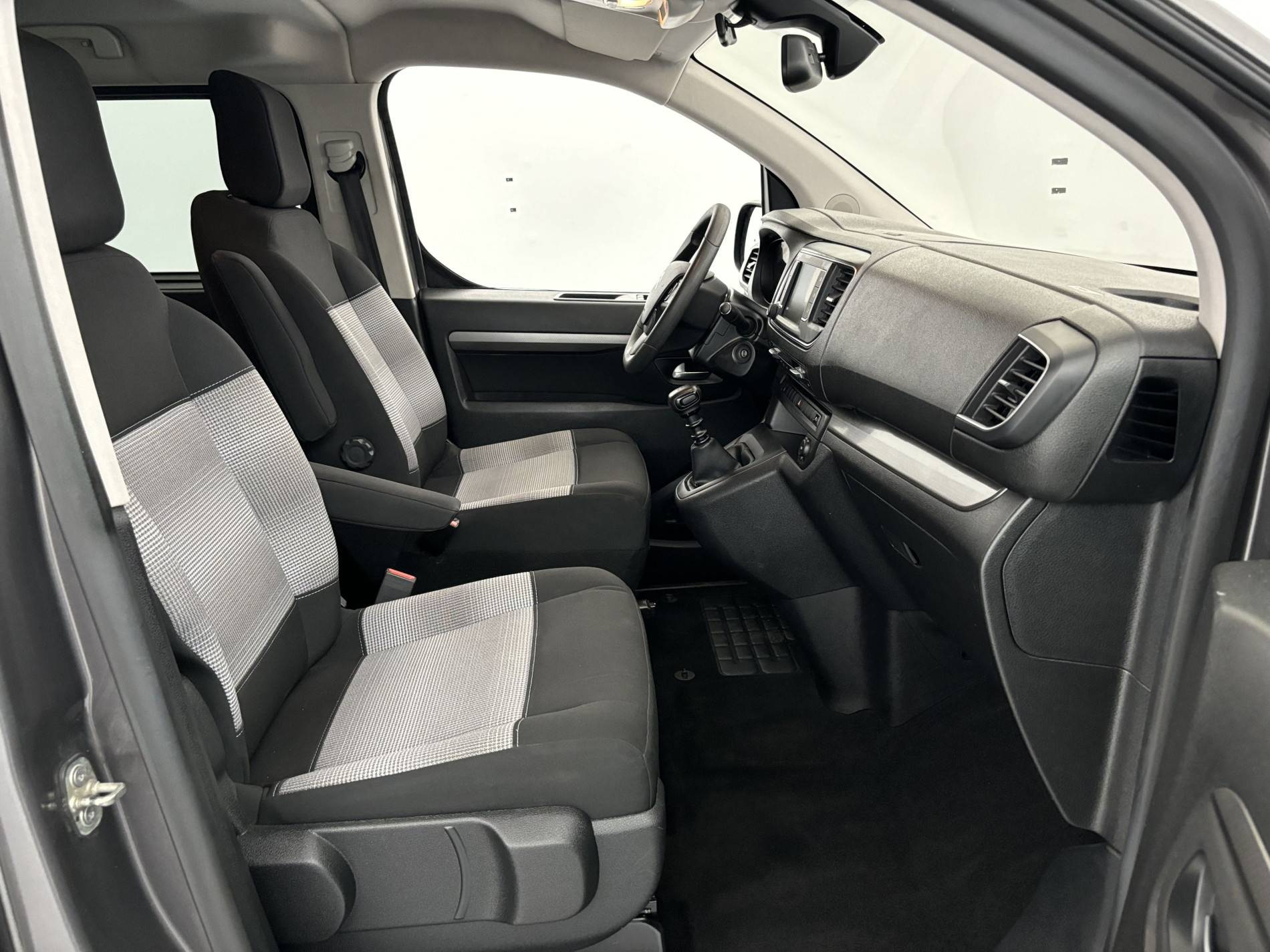 Vente en ligne Citroën Spacetourer Spacetourer M BlueHDi 100 BVM6 au prix de 24 490 €