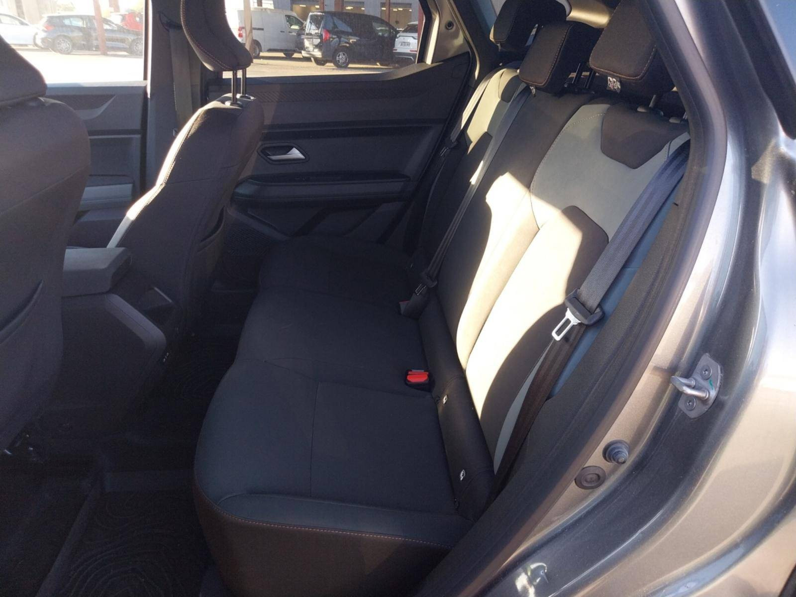 Vente en ligne Dacia Duster  Hybrid 140 au prix de 25 990 €