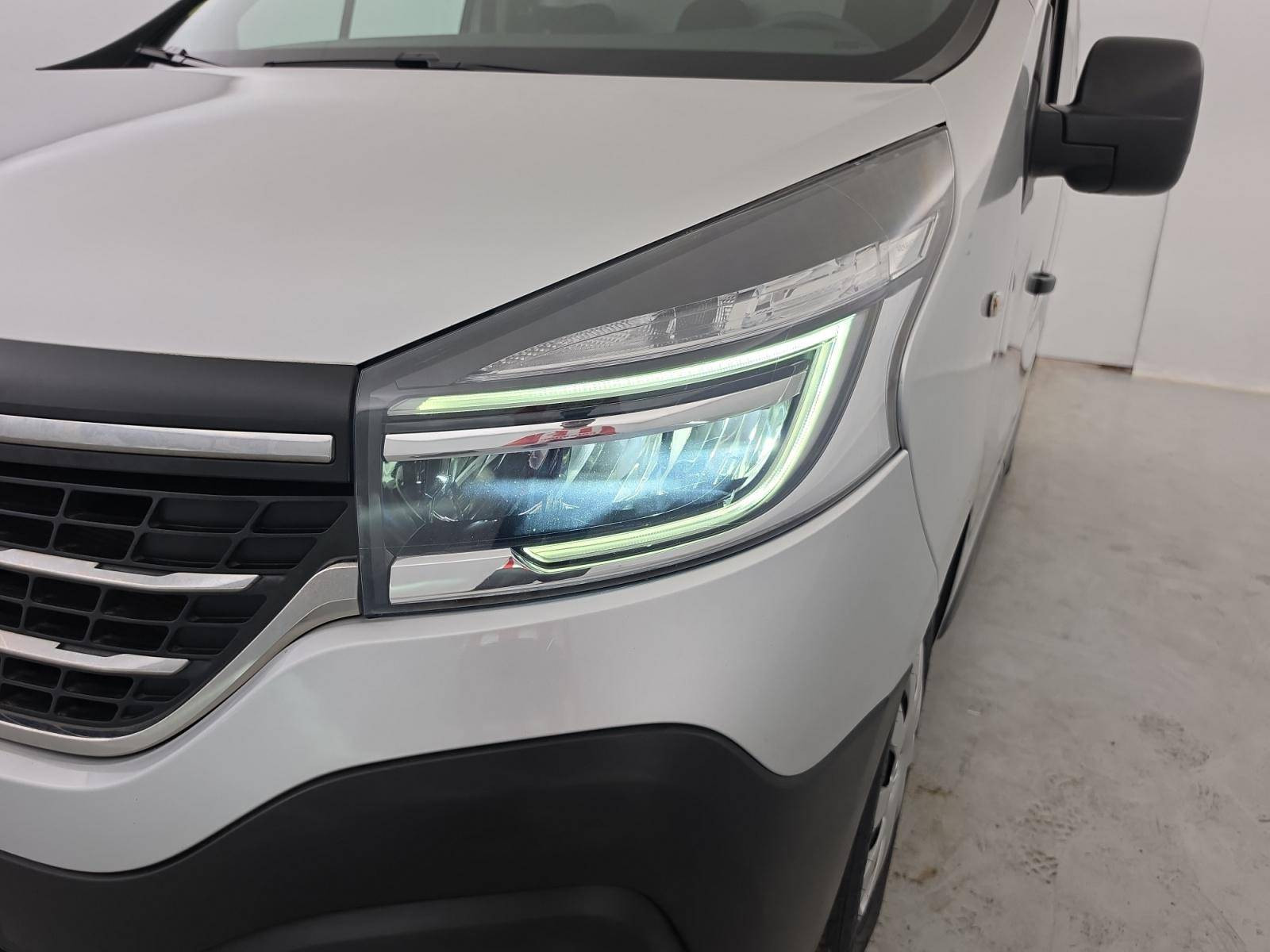 Vente en ligne Renault Trafic 3 Fourgon TRAFIC FGN L1H1 1000 KG DCI 120 au prix de 17 990 €