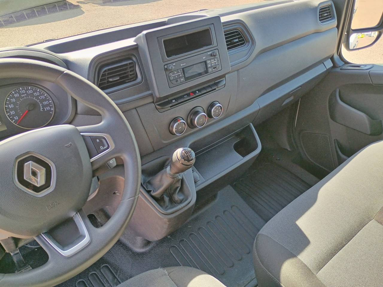 Vente en ligne Renault Master Fourgon MASTER FGN TRAC F3300 L2H2 BLUE DCI 135 au prix de 23 490 €