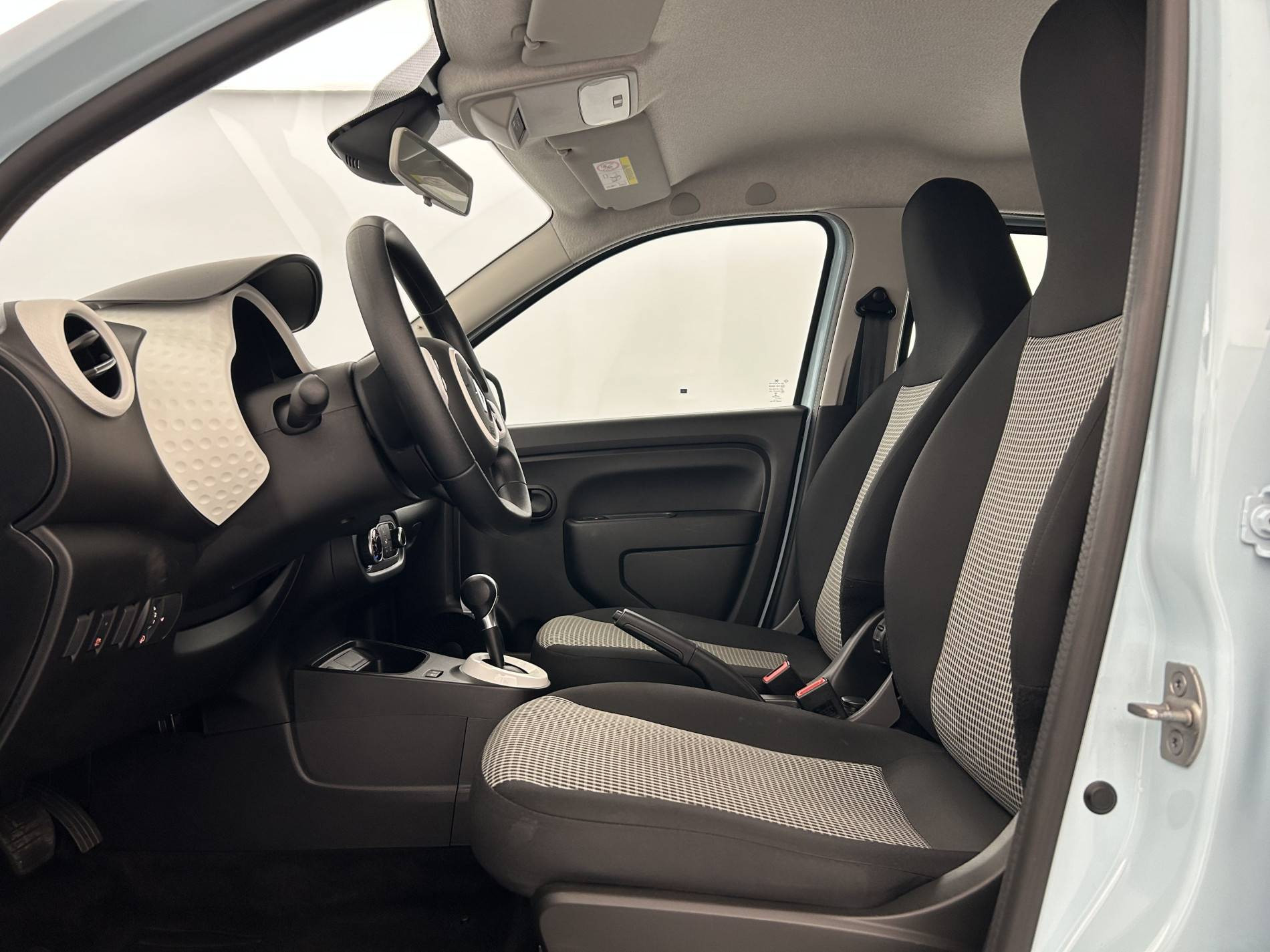 Vente en ligne Renault Twingo Electrique Twingo III E-Tech au prix de 11 990 €