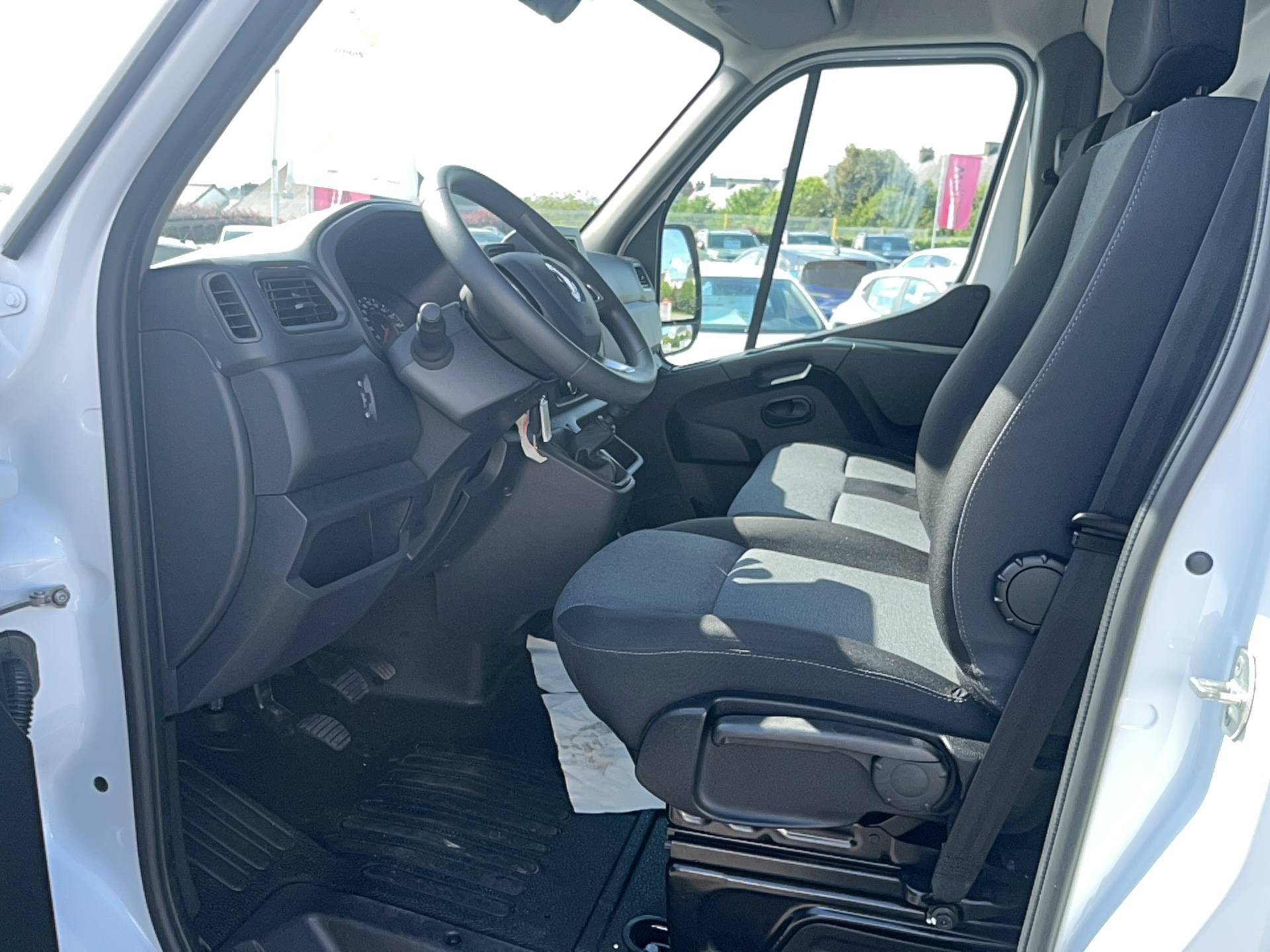 Vente en ligne Renault Master Fourgon MASTER FGN TRAC F3500 L2H2 BLUE DCI 135 au prix de 26 990 €