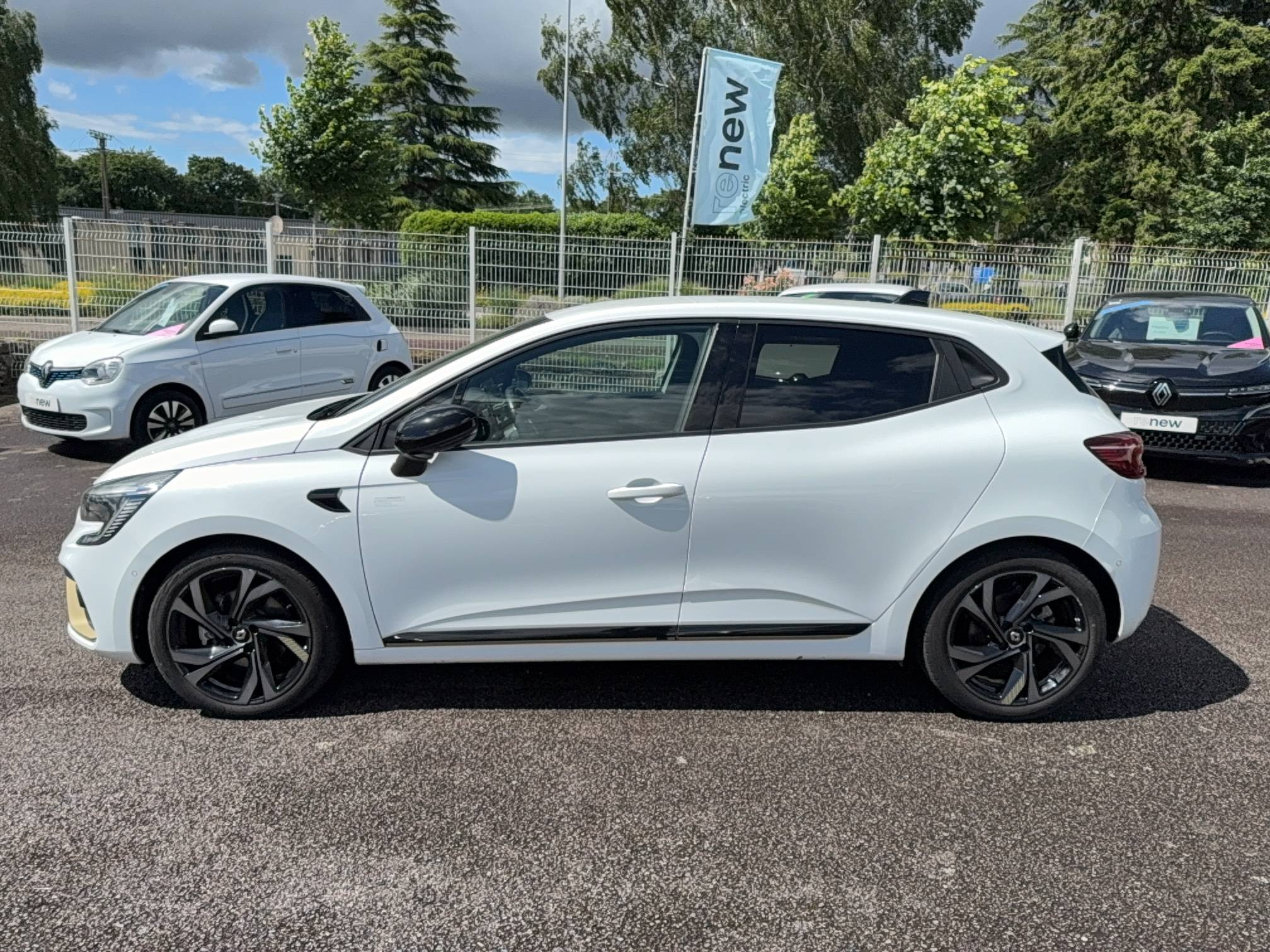 Renault Clio 5 Clio E-Tech full hybrid 145 occasion de 2023 en vente à Ploërmel