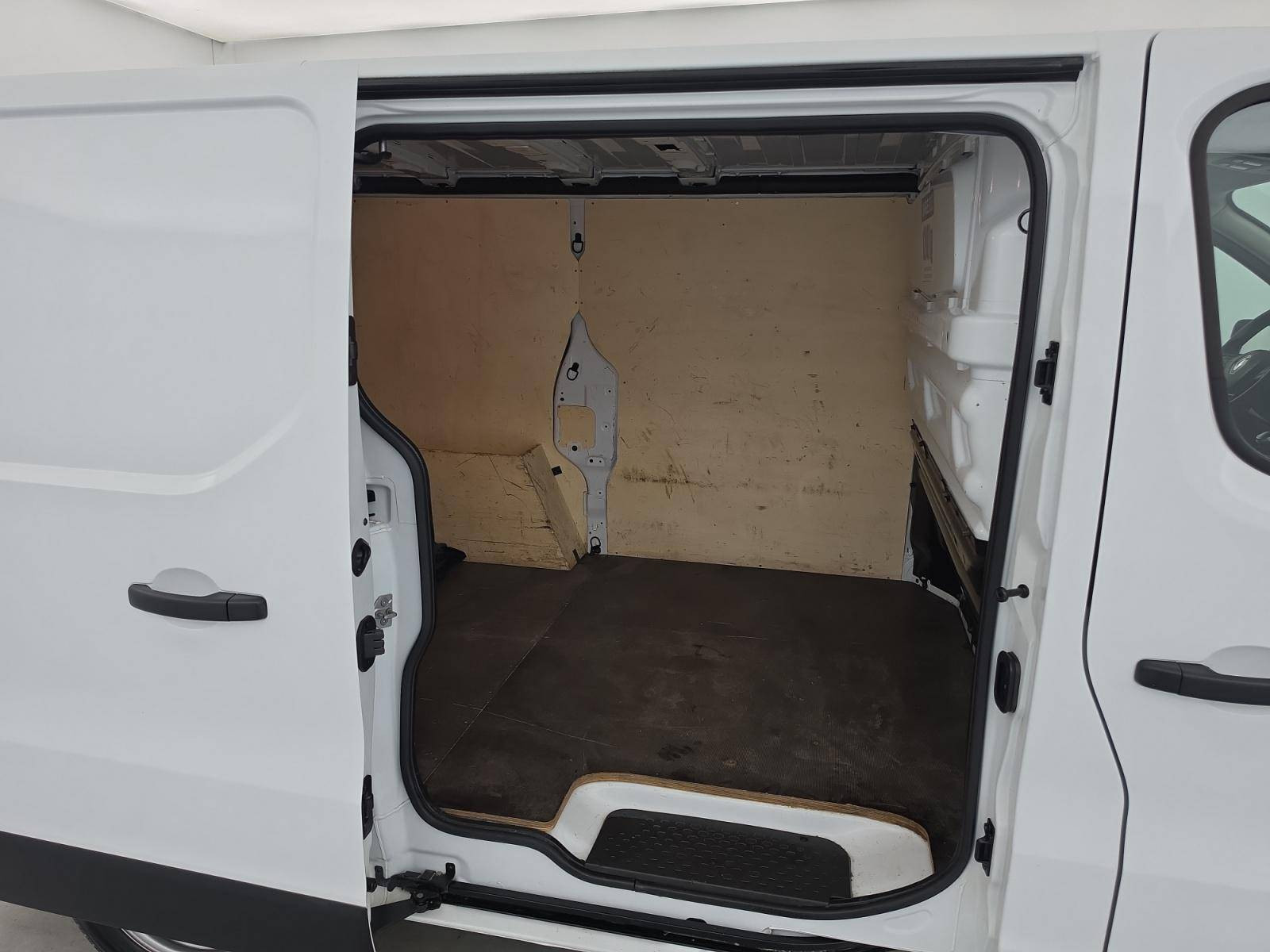 Vente en ligne Renault Trafic 3 Fourgon TRAFIC FG BLUE DCI 130 L1H1 3T GSR2 au prix de 22 900 €
