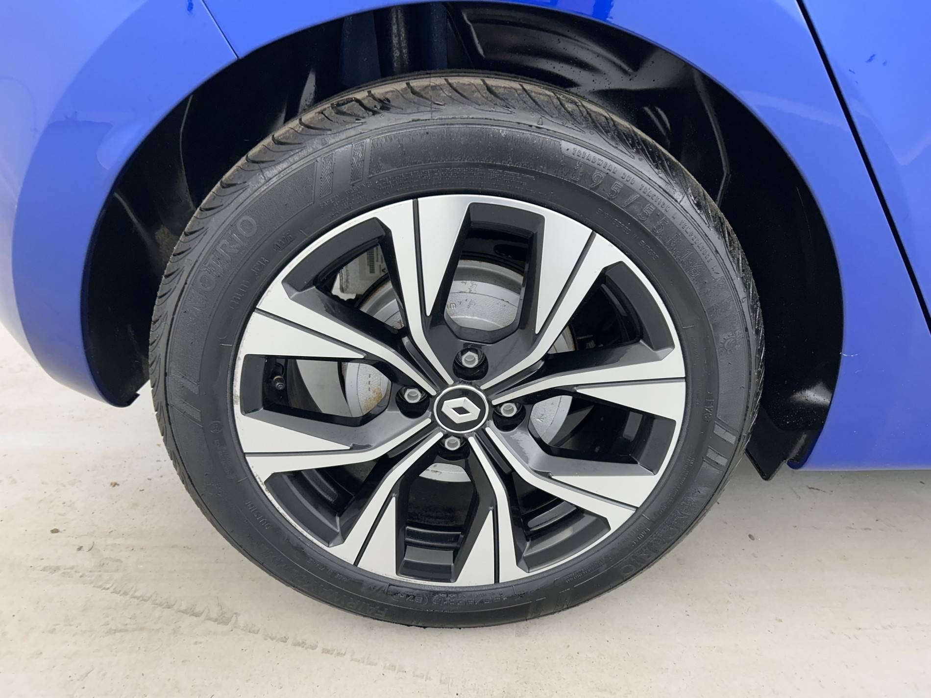 Vente en ligne Renault Clio 5 Clio E-Tech 140 - 21N au prix de 14 990 €
