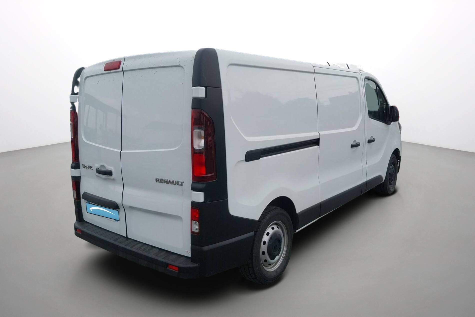 Vente en ligne Renault Trafic 3 Fourgon TRAFIC FGN L2H1 3000 KG BLUE DCI 130 au prix de 23 890 €