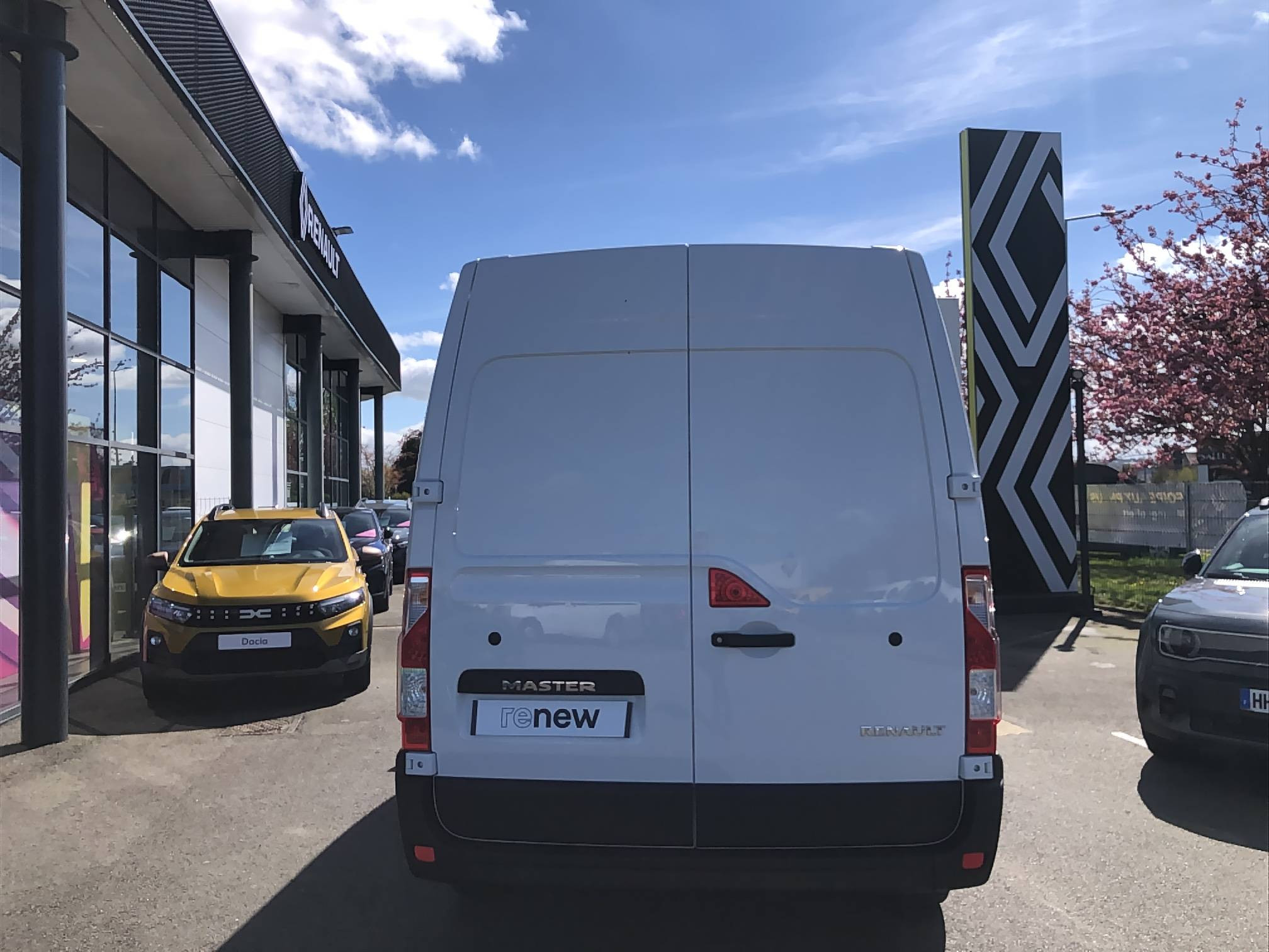 Vente en ligne Renault Master Fourgon MASTER FGN TRAC F3500 L2H2 BLUE DCI 135 au prix de 26 990 €