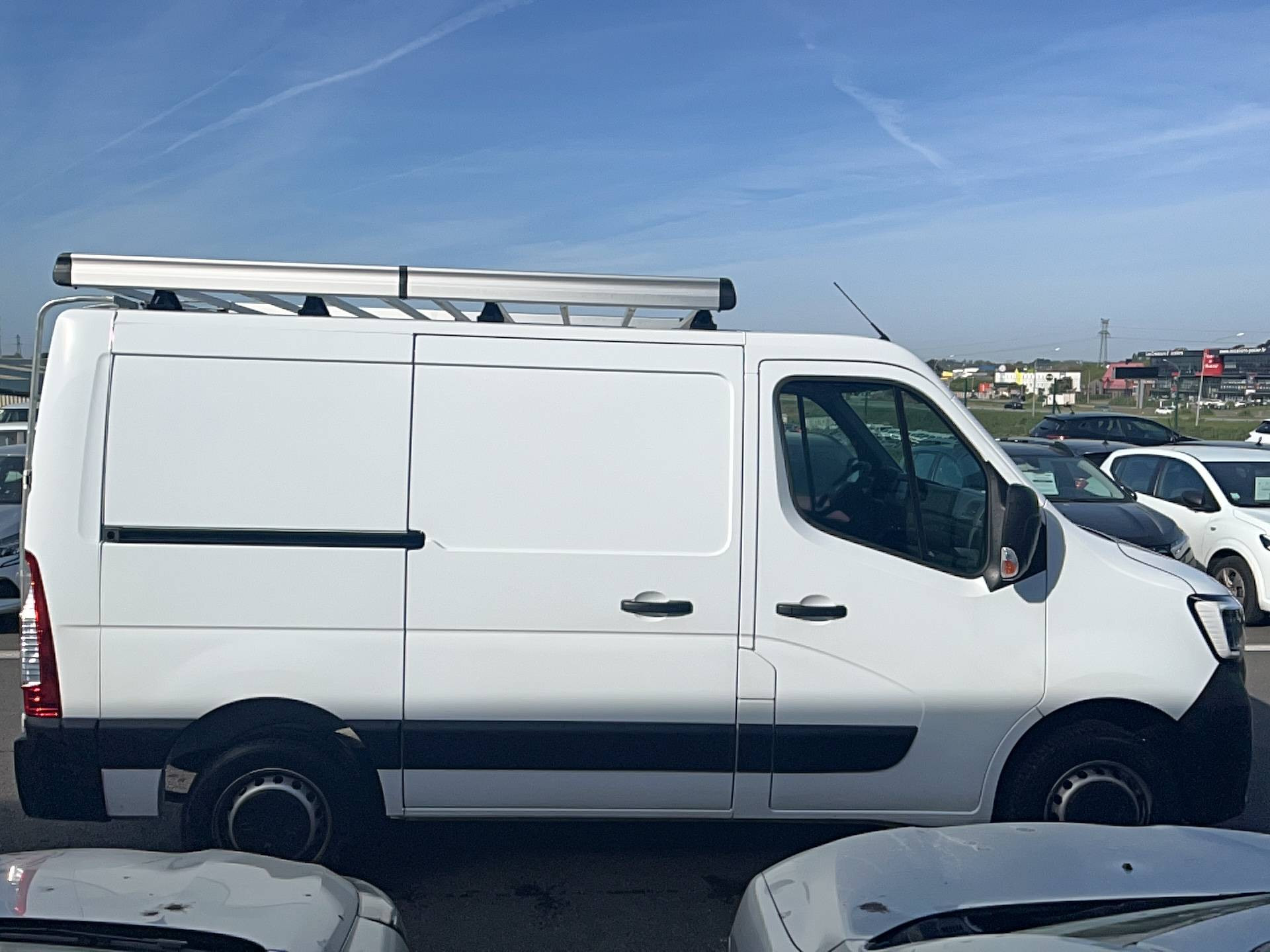 Vente en ligne Renault Master Fourgon MASTER FGN TRAC F2800 L1H1 BLUE DCI 150 au prix de 24 890 €