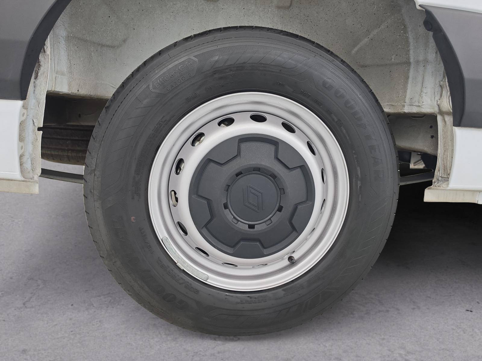 Vente en ligne Renault Master Fourgon MASTER FG BLUE DCI 130 L2H2 3T5 TR au prix de 31 490 €